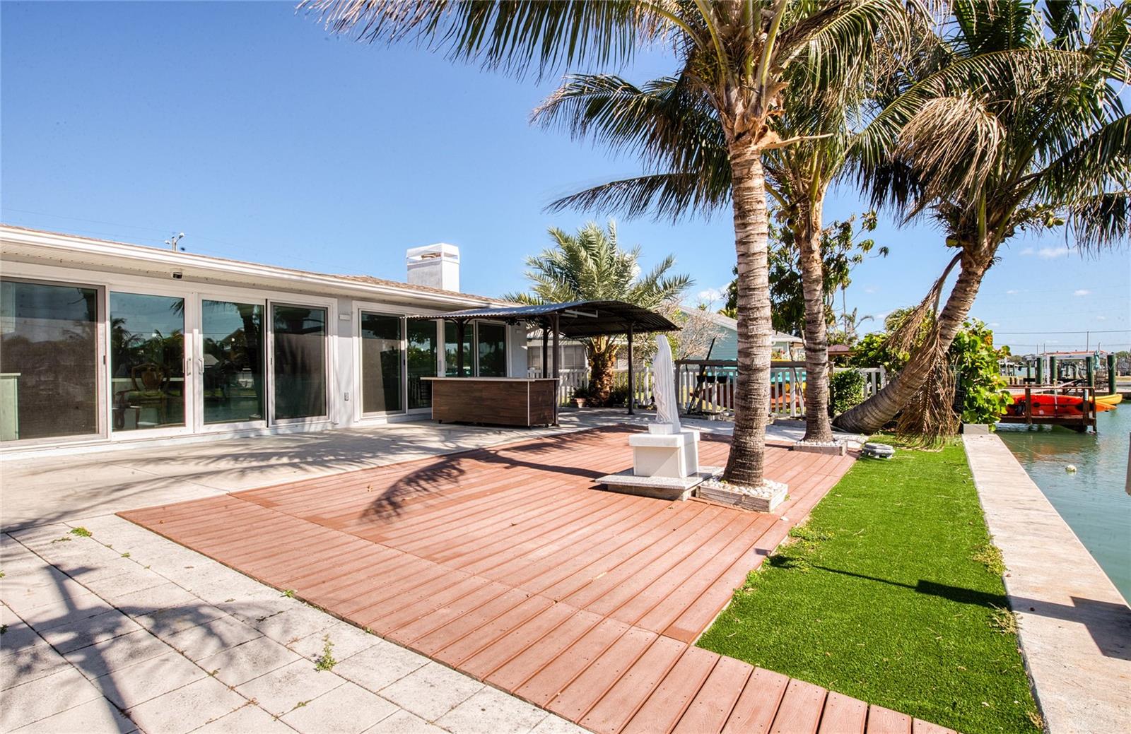 CRYSTAL ISLAND - Residential