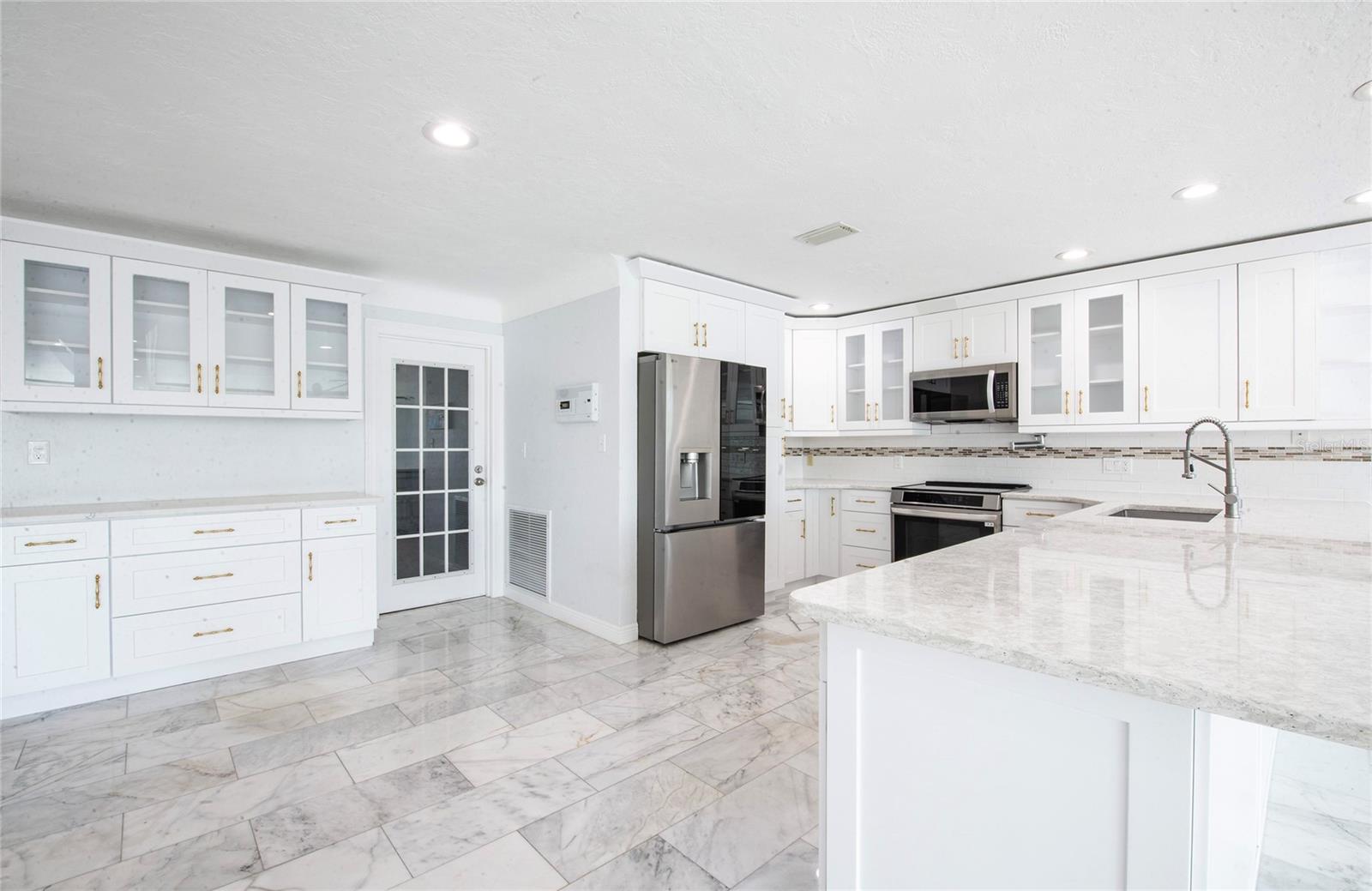 CRYSTAL ISLAND - Residential