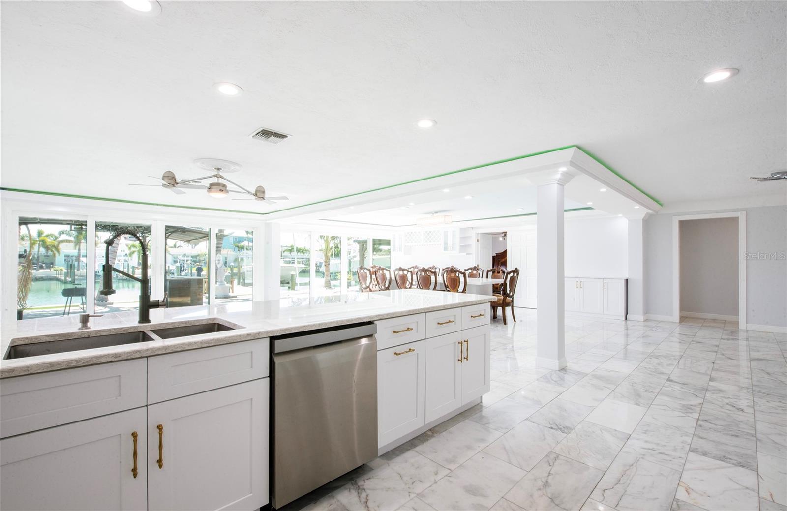 CRYSTAL ISLAND - Residential