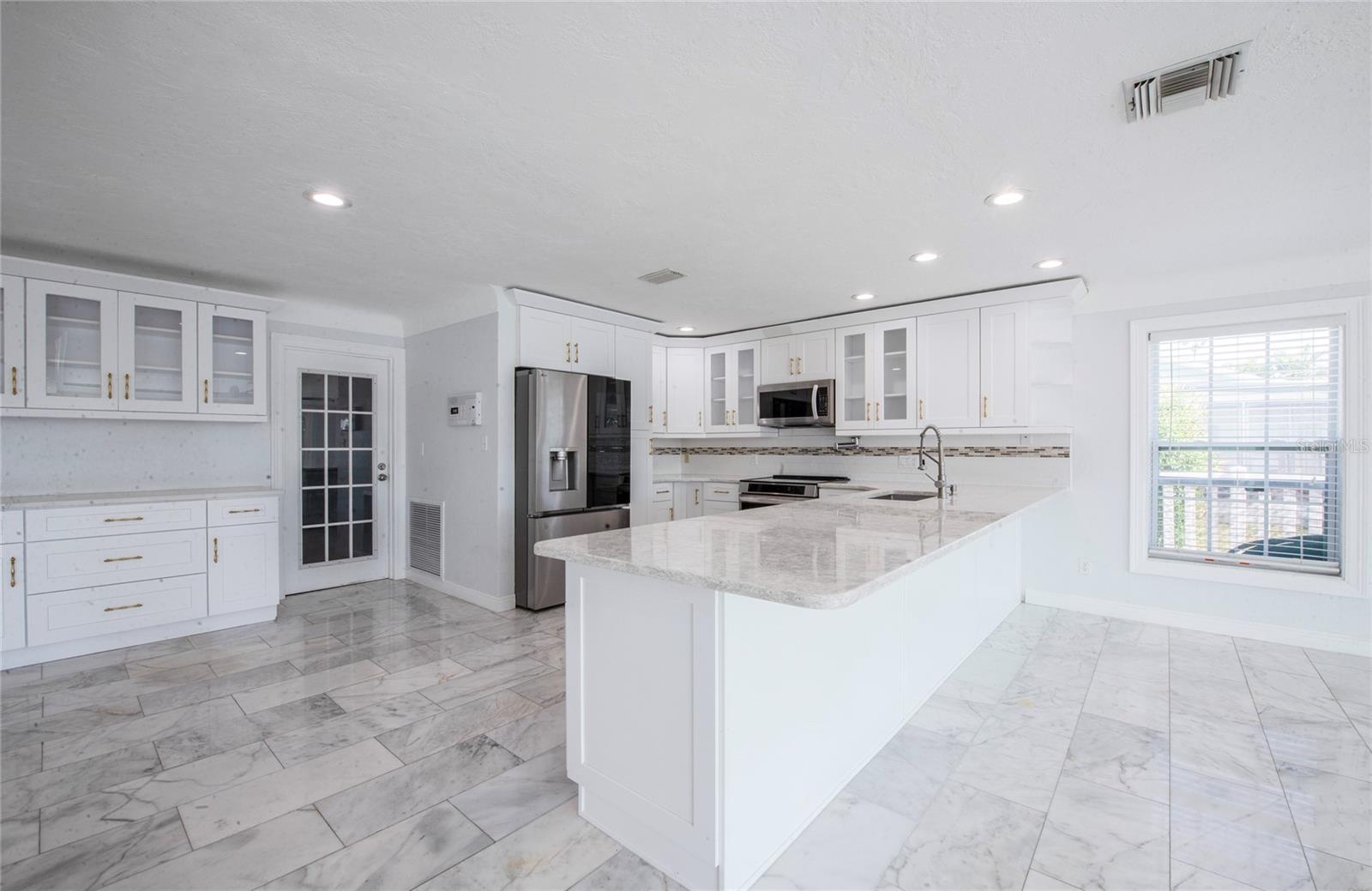 CRYSTAL ISLAND - Residential