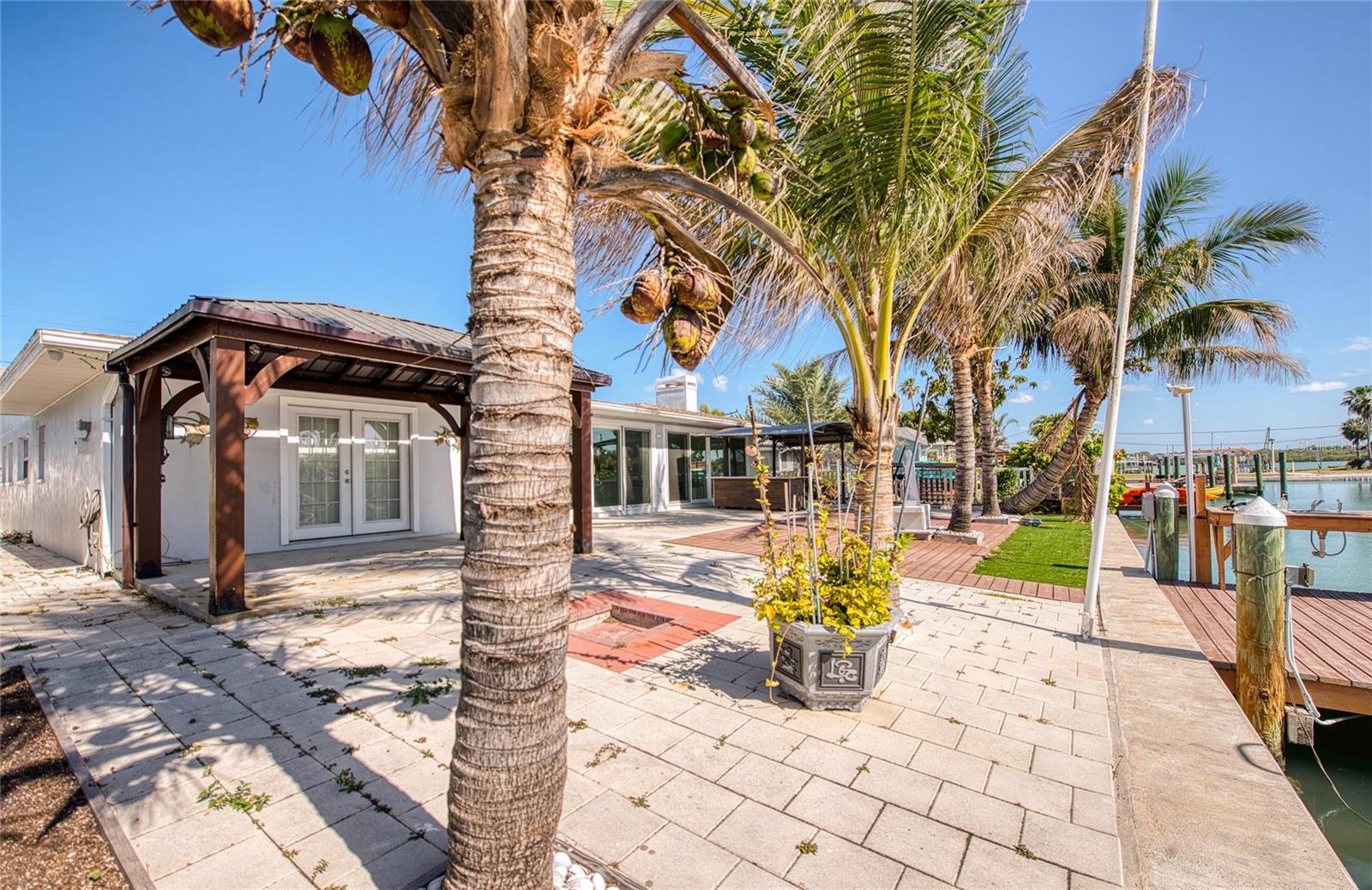 CRYSTAL ISLAND - Residential