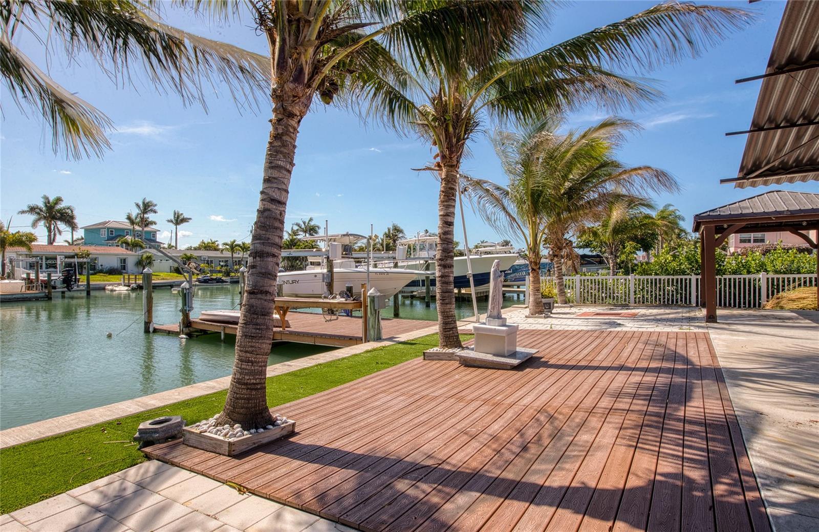 CRYSTAL ISLAND - Residential