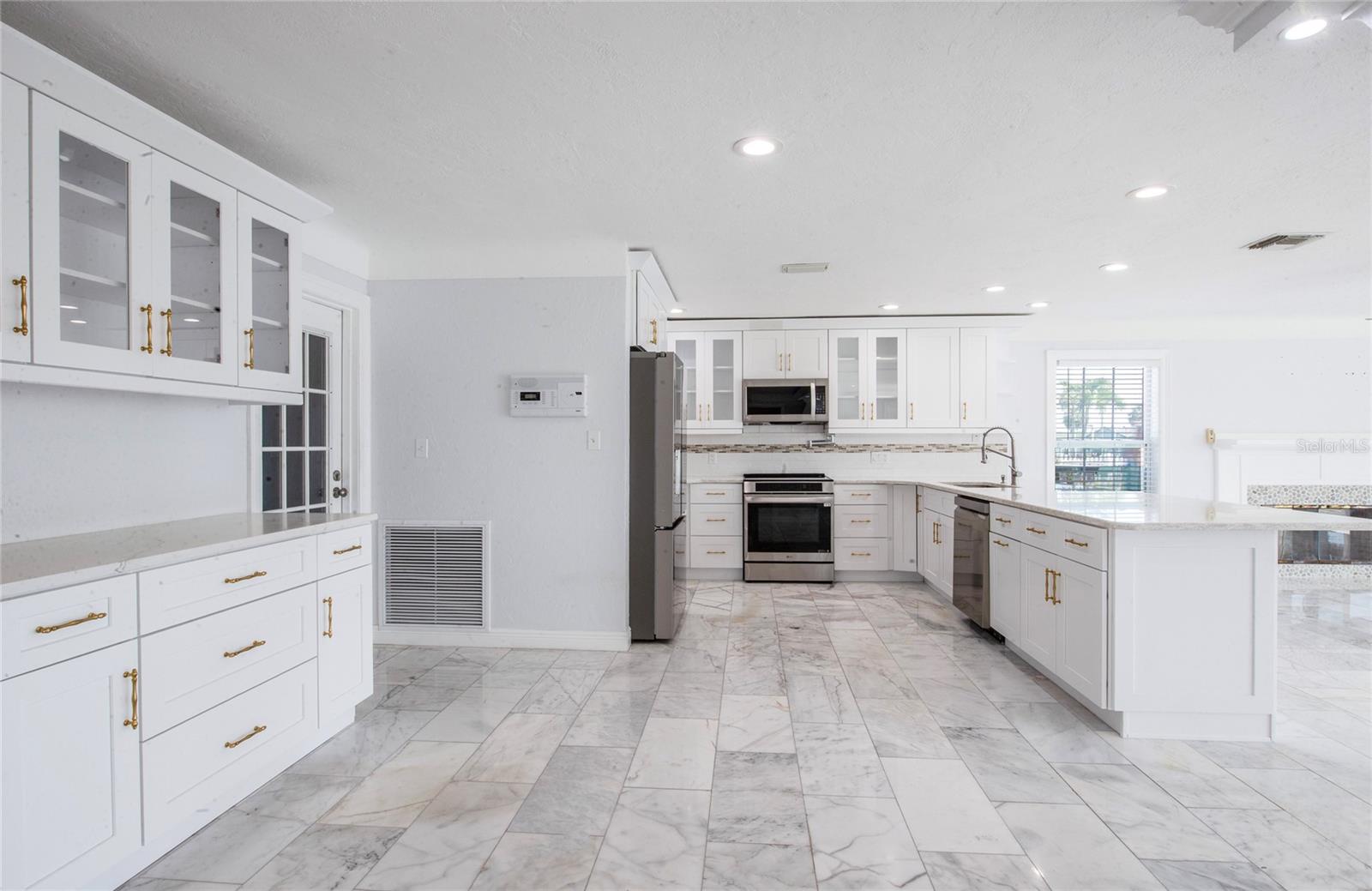 CRYSTAL ISLAND - Residential