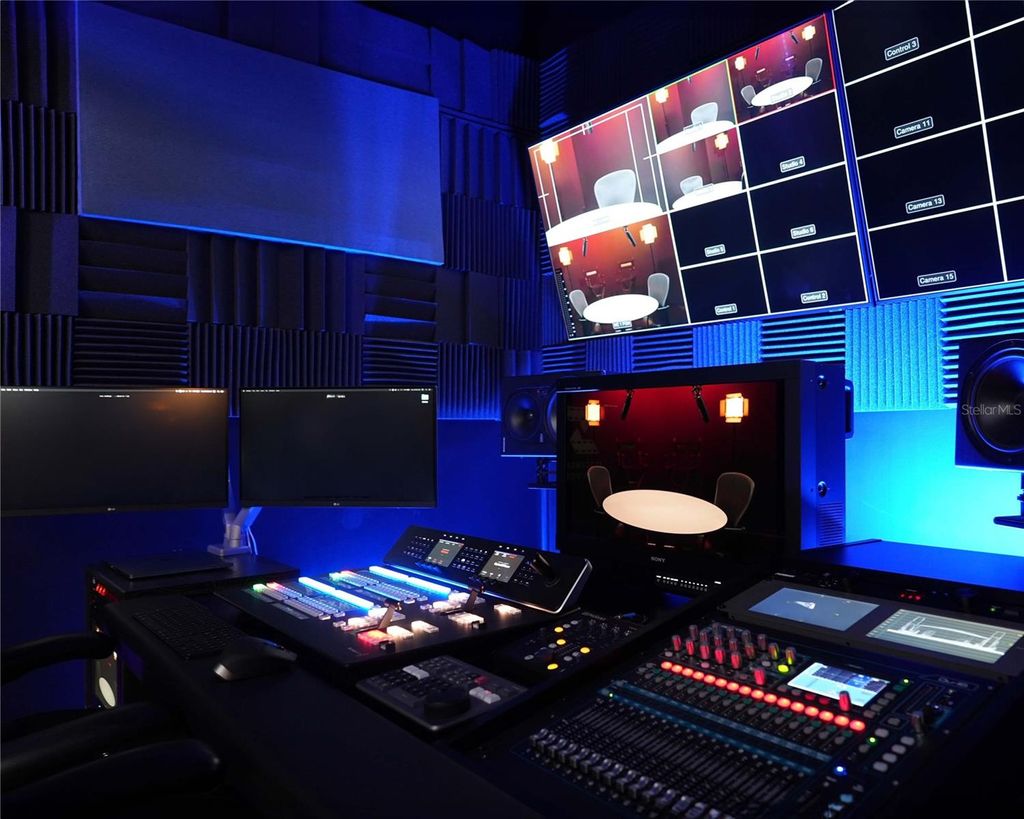 Photo of 4705 S Apopka Vineland Road #210, Orlando, FL 32819 (MLS # O6379301)