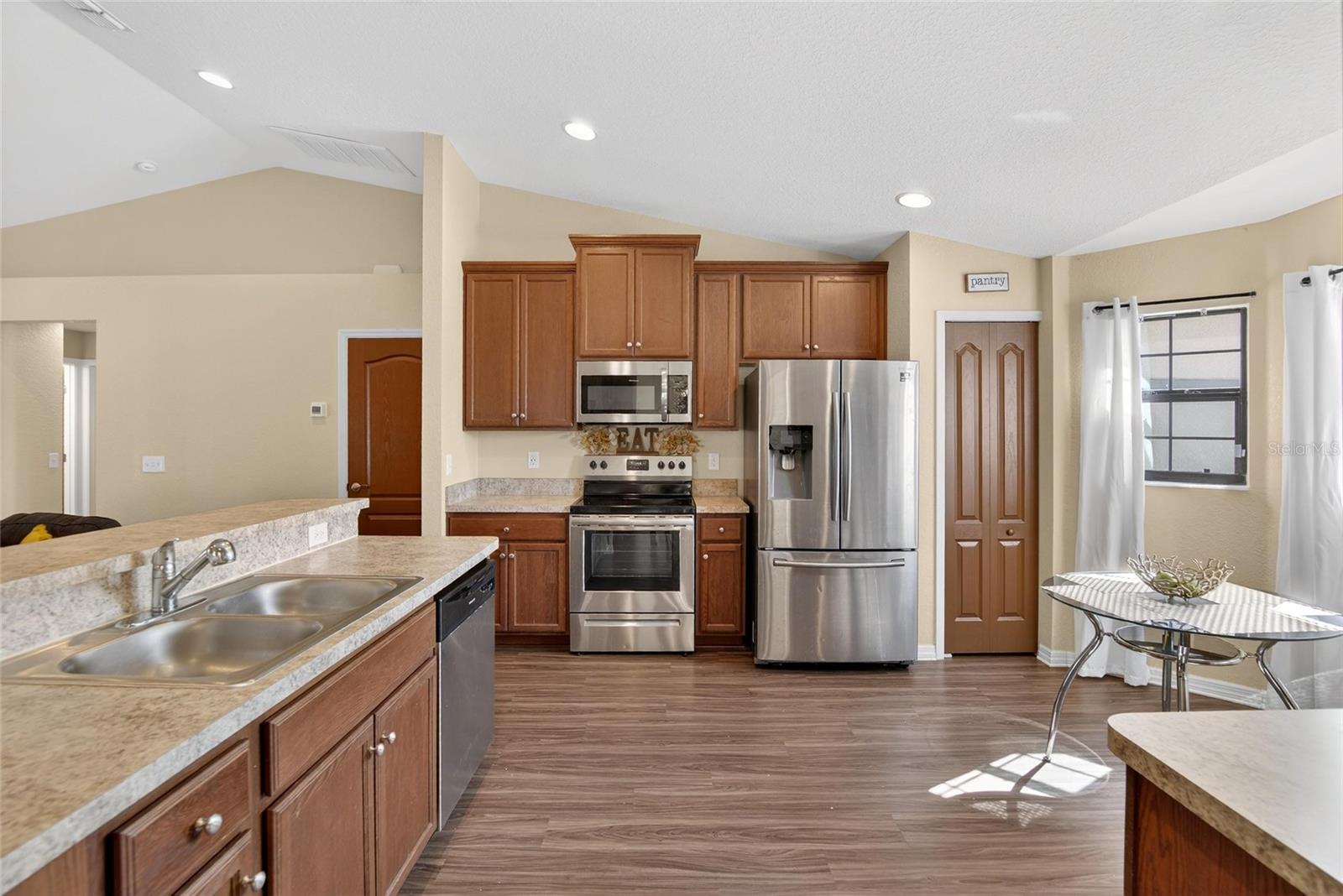 2963 CREEKS CROSSING BOULEVARD