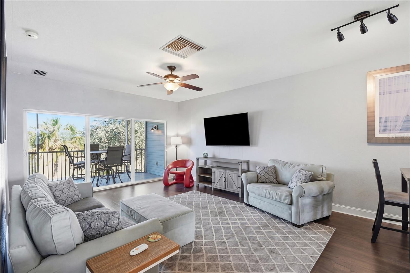 TOWNHOMES/CAPE HAZE - Residential