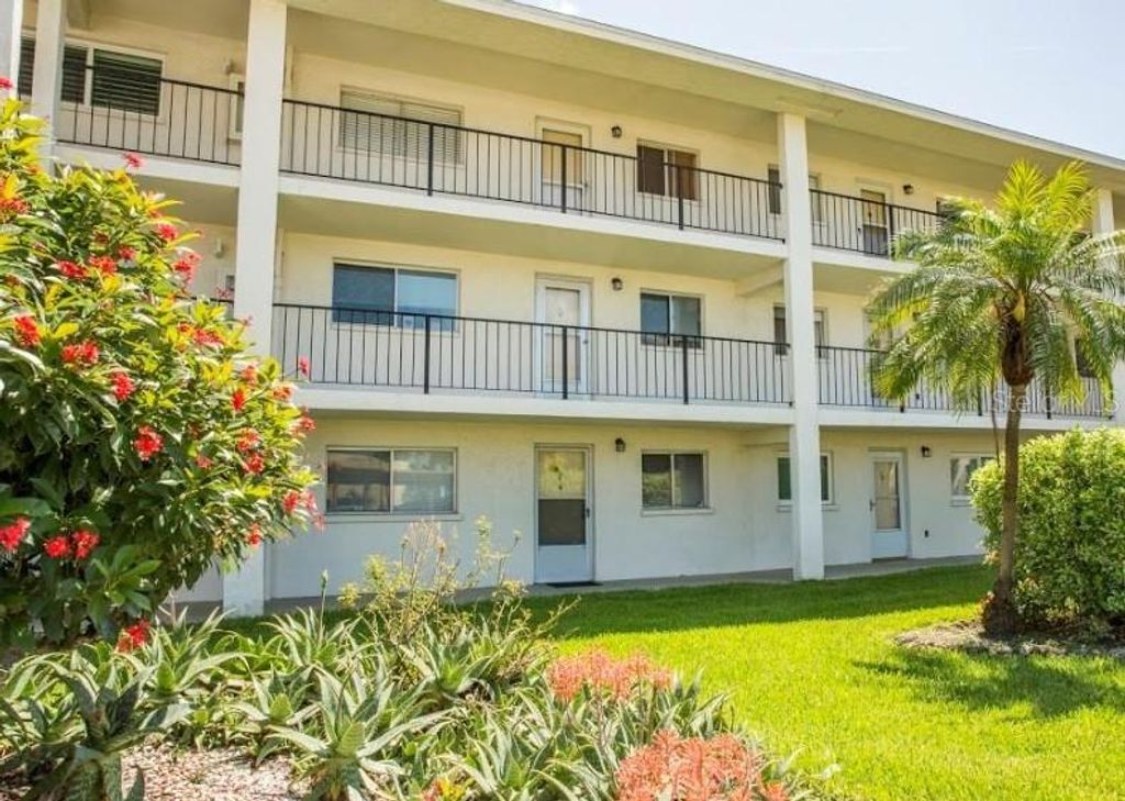 Photo of 708 Tamiami Trail S #318, Venice, FL 34285 (MLS # A4670332)