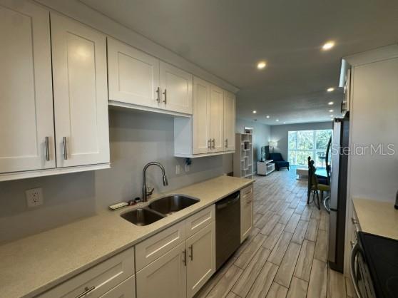 HOLIDAY APTS - Residential Lease