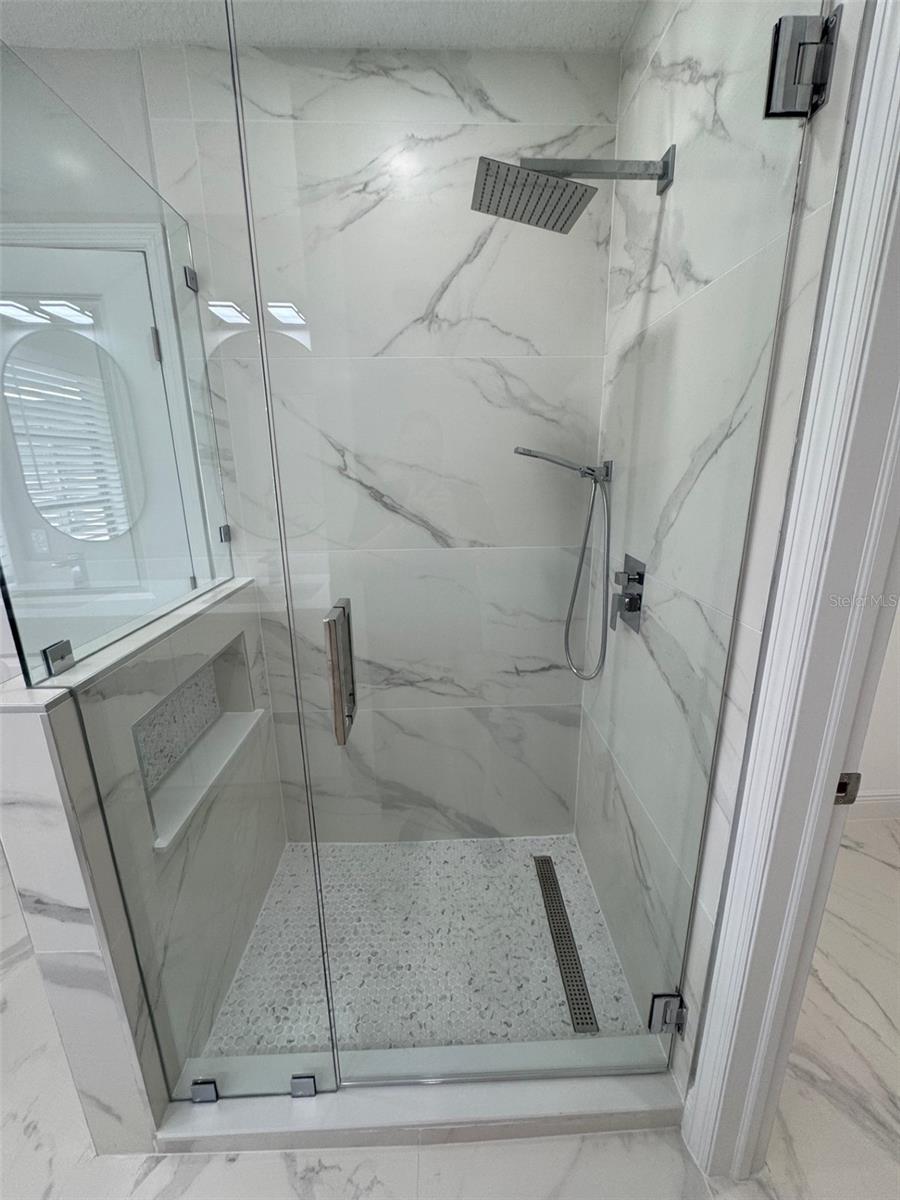 MCRAE & ROBSONS SUB - Residential Lease