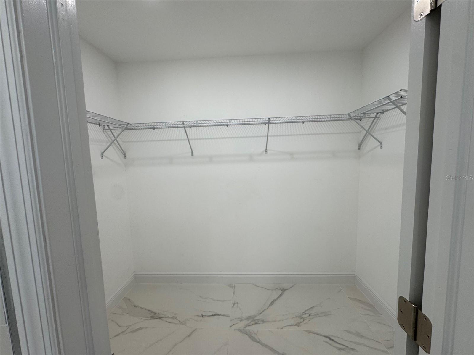 MCRAE & ROBSONS SUB - Residential Lease