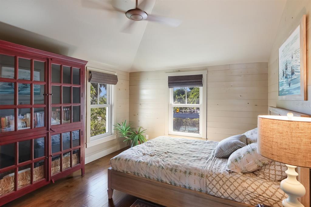 HARBOR DRIVE WATERWAYS - Residential