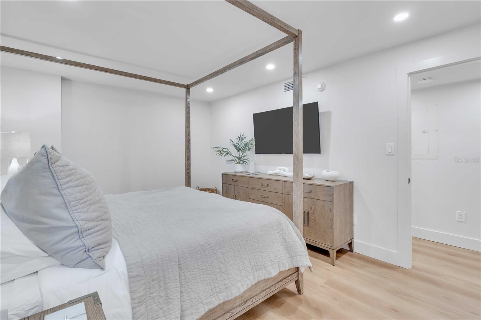 AVIGNON VILLAS - Residential Lease