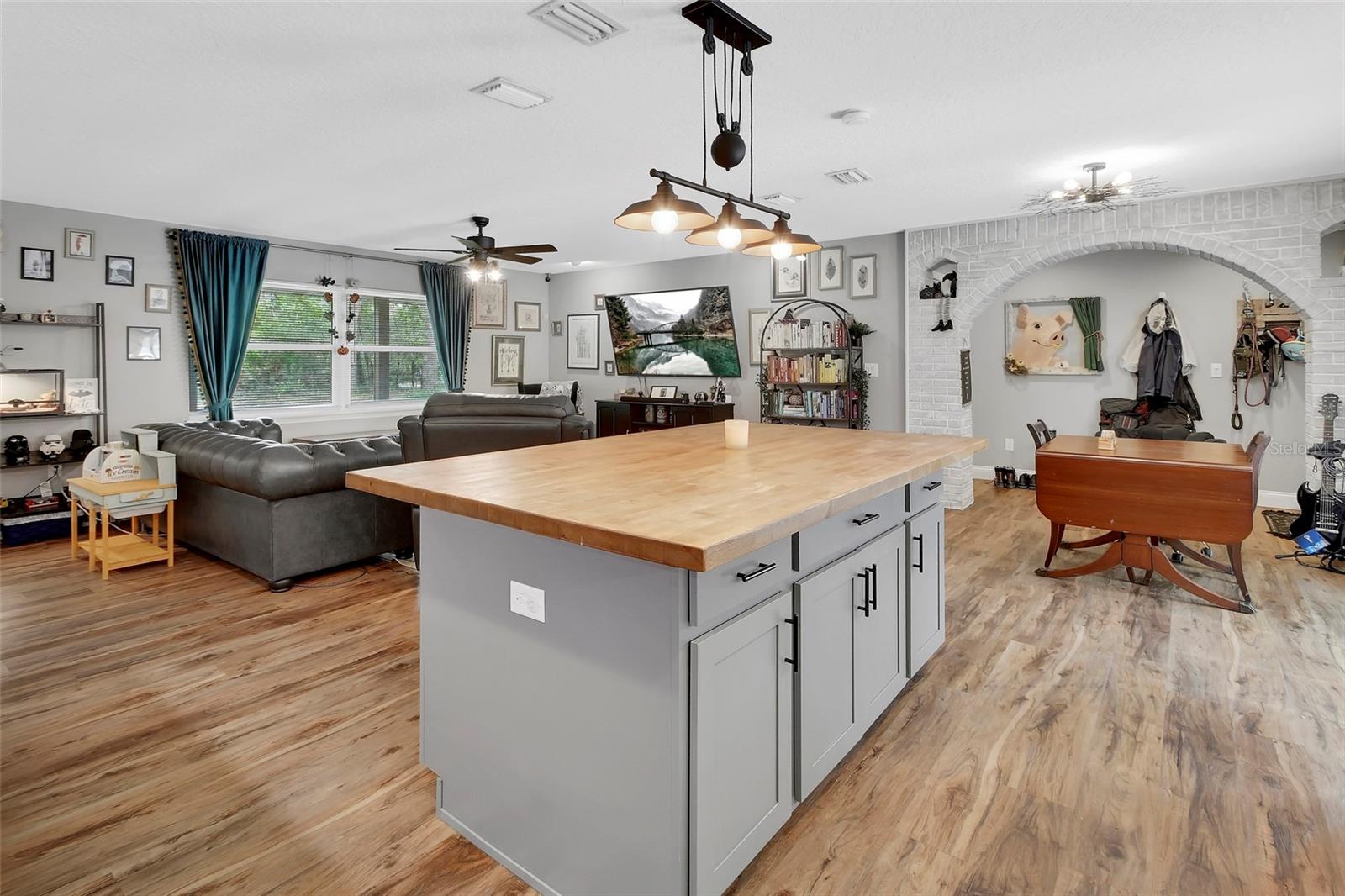 DOMINGO REYES GRANT - Residential