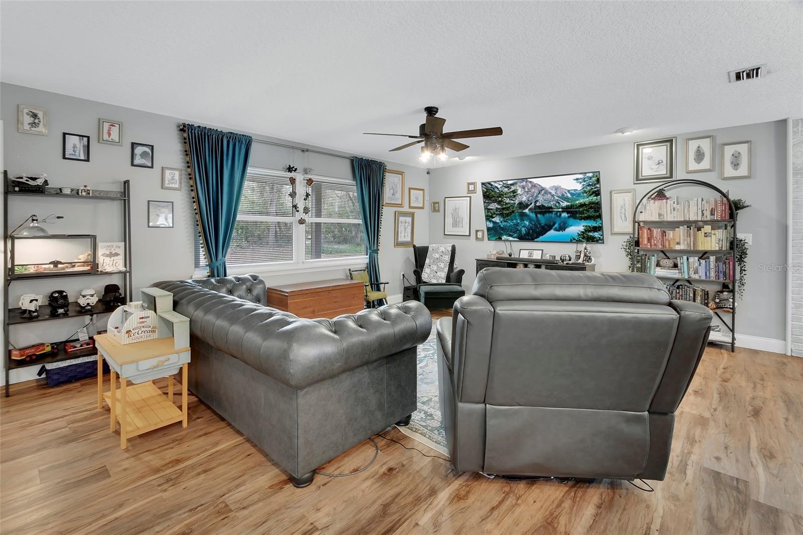 DOMINGO REYES GRANT - Residential