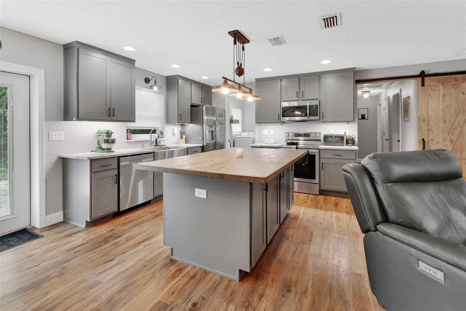 DOMINGO REYES GRANT - Residential