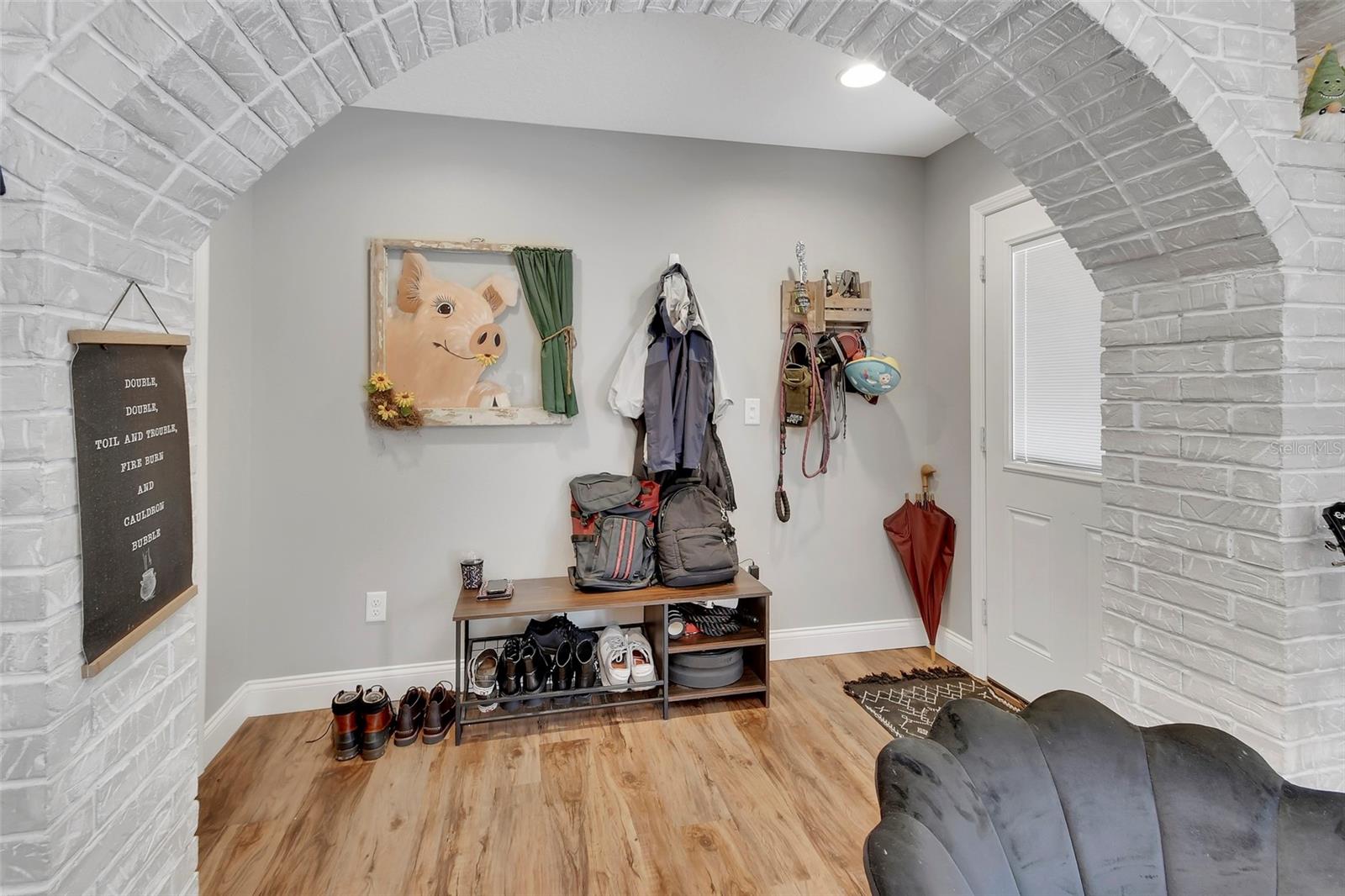 DOMINGO REYES GRANT - Residential