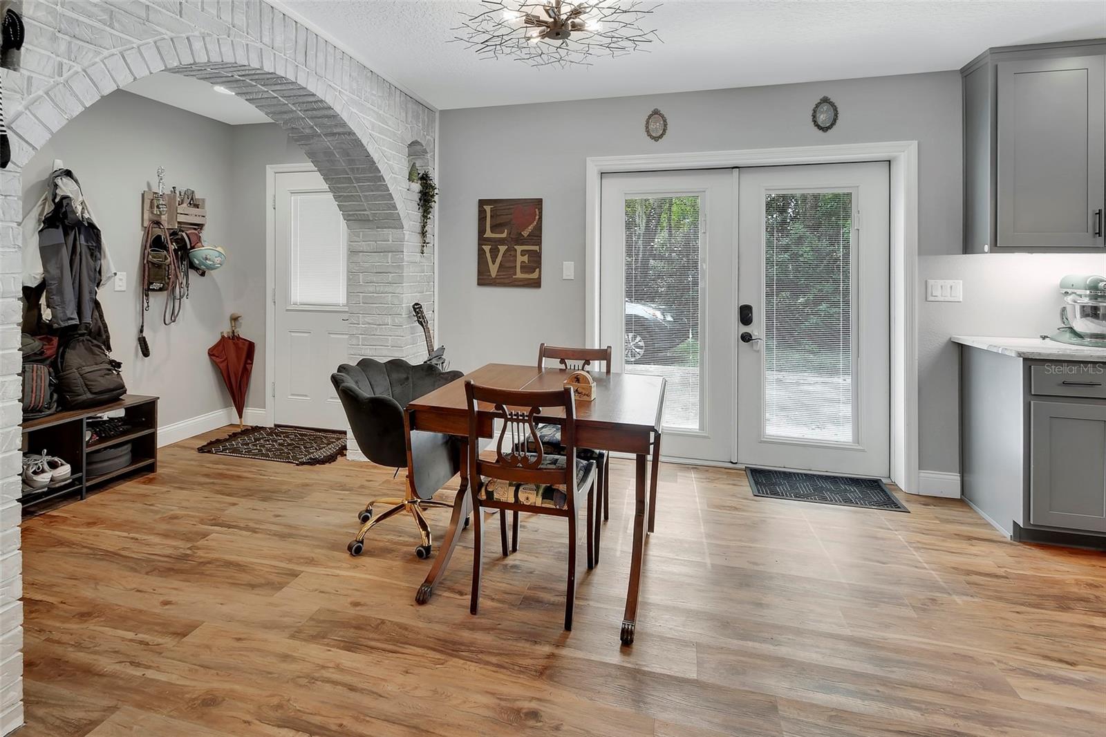 DOMINGO REYES GRANT - Residential