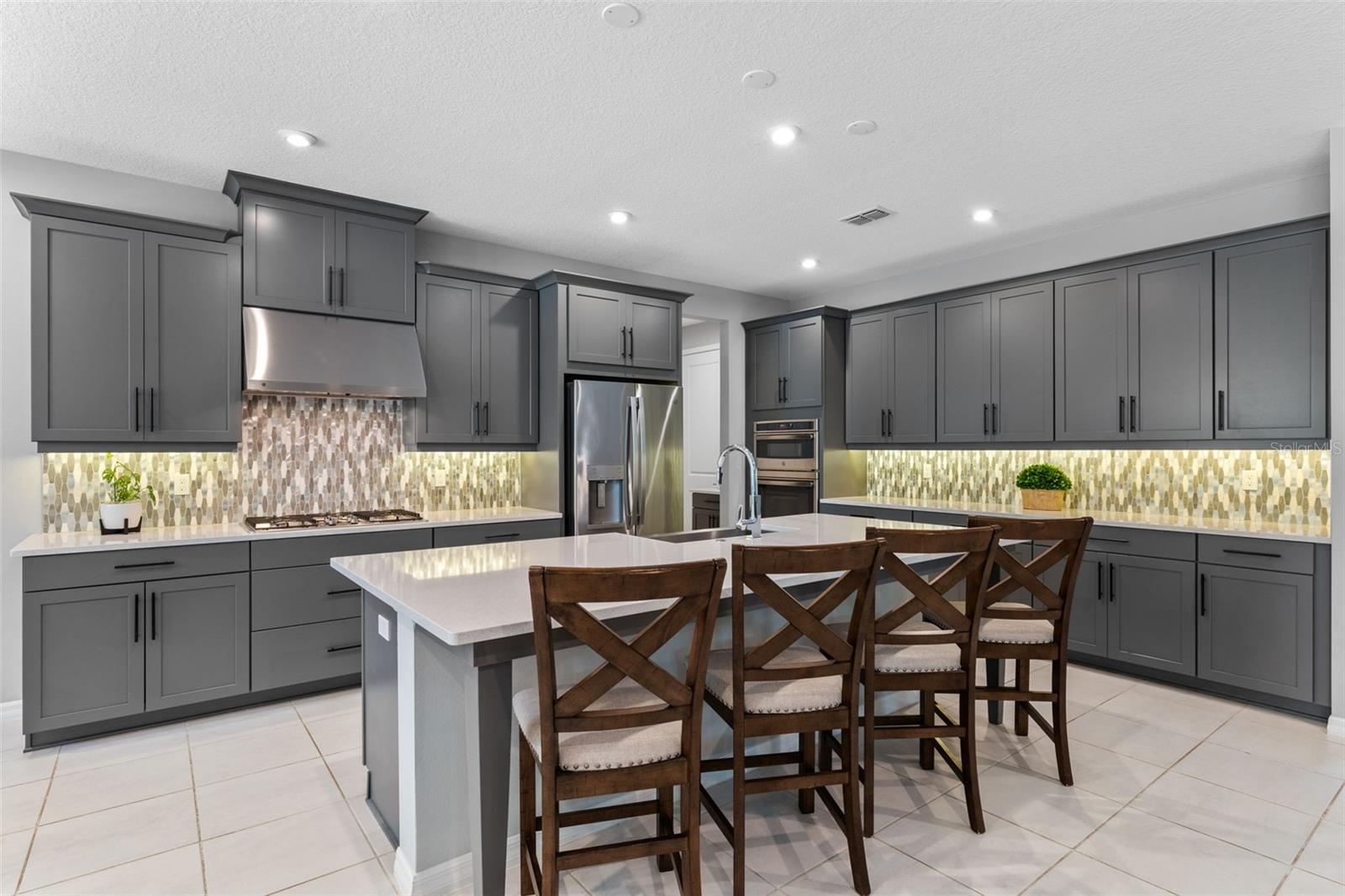 1224 HILLCREST VIEW LOOP