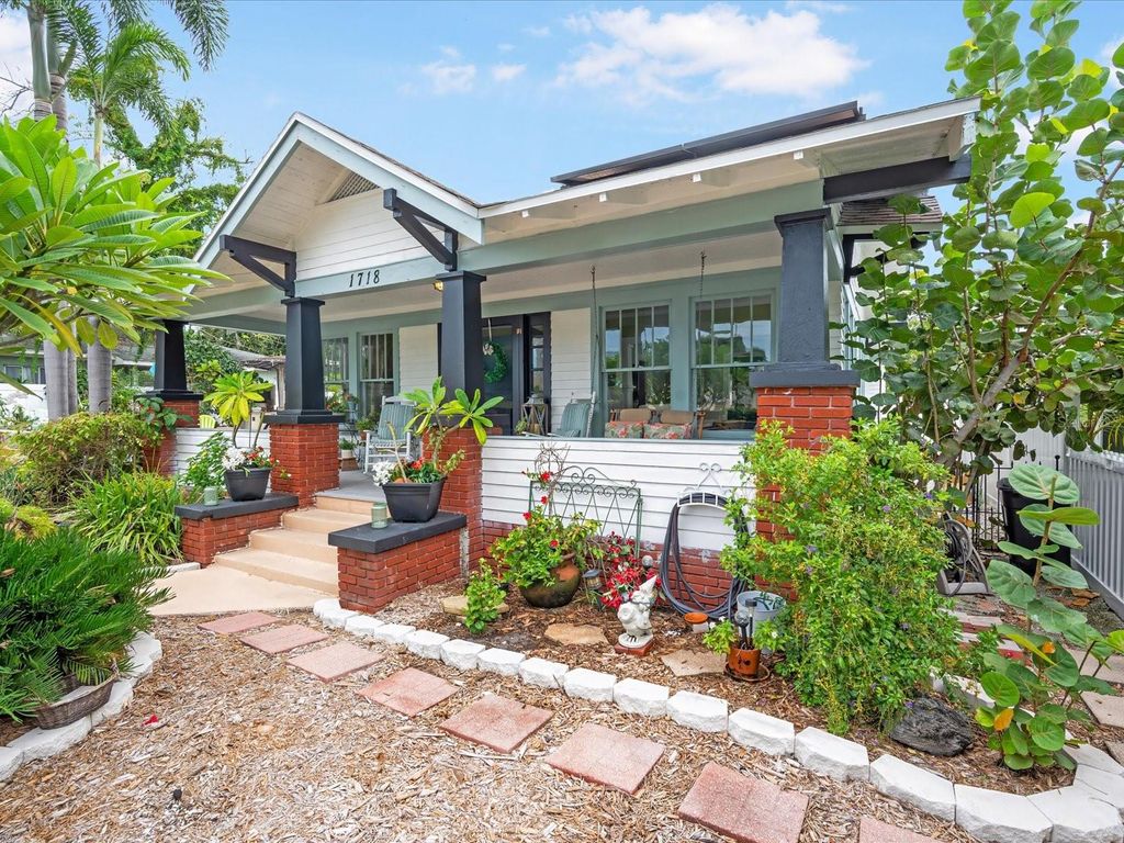 Photo of 1718 6th Avenue W, Bradenton, FL 34205 (MLS # A4664758)