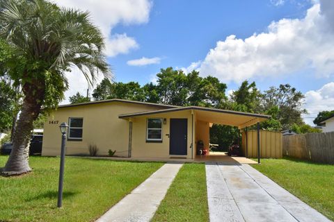 Photo of 1417 Independence Avenue, Deltona, FL 32725 (MLS # O6283126)