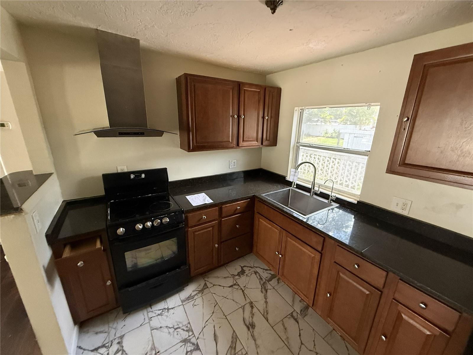 1810 9TH STREET W