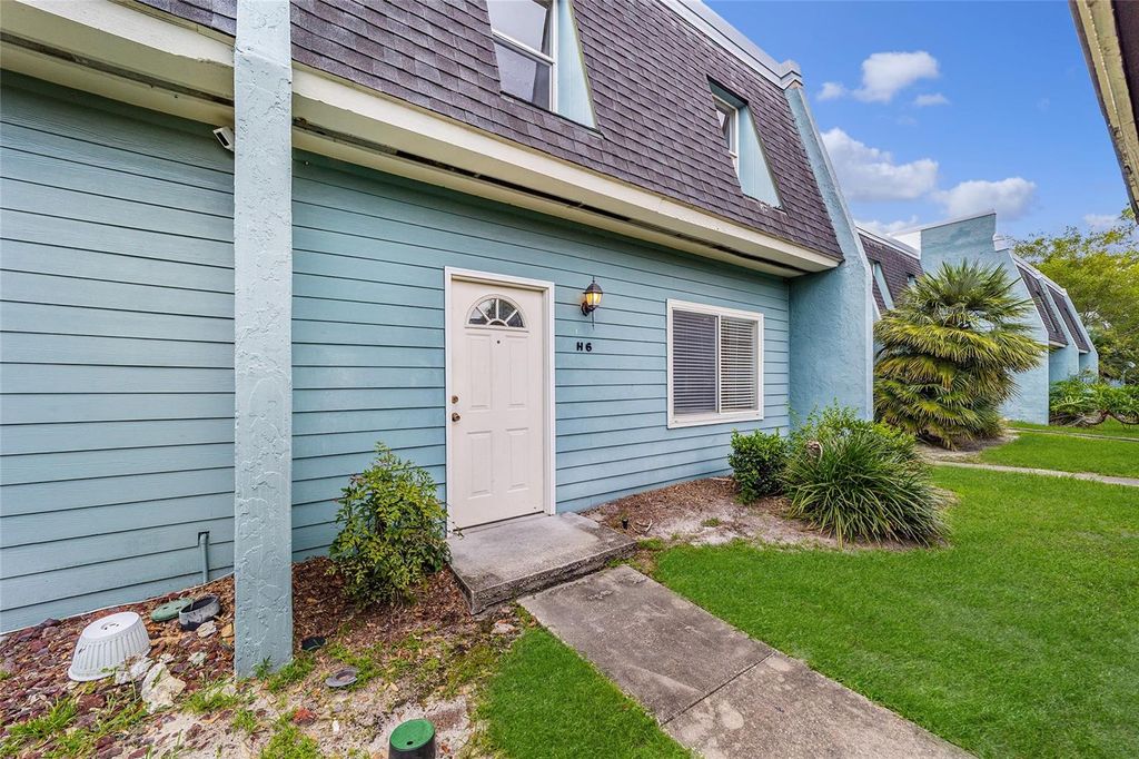 Photo of 501 SW 75th Street #H6, Gainesville, FL 32607 (MLS # GC537824)