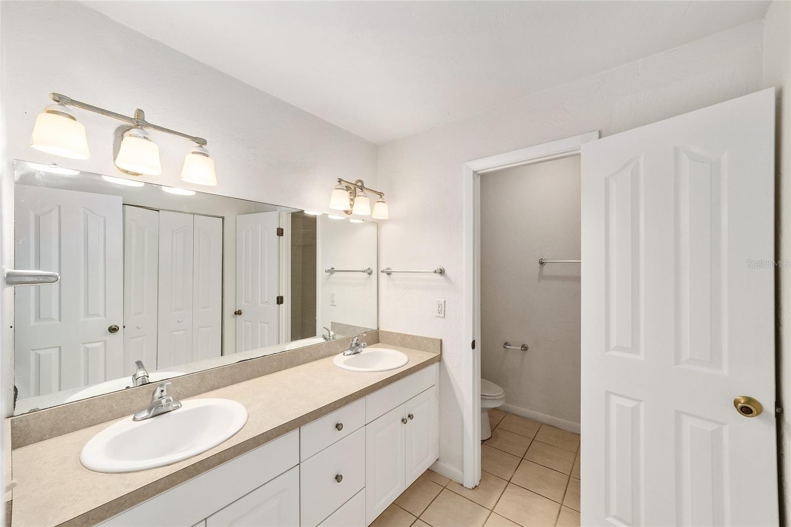 CRICKET CLUB CONDO - Residential