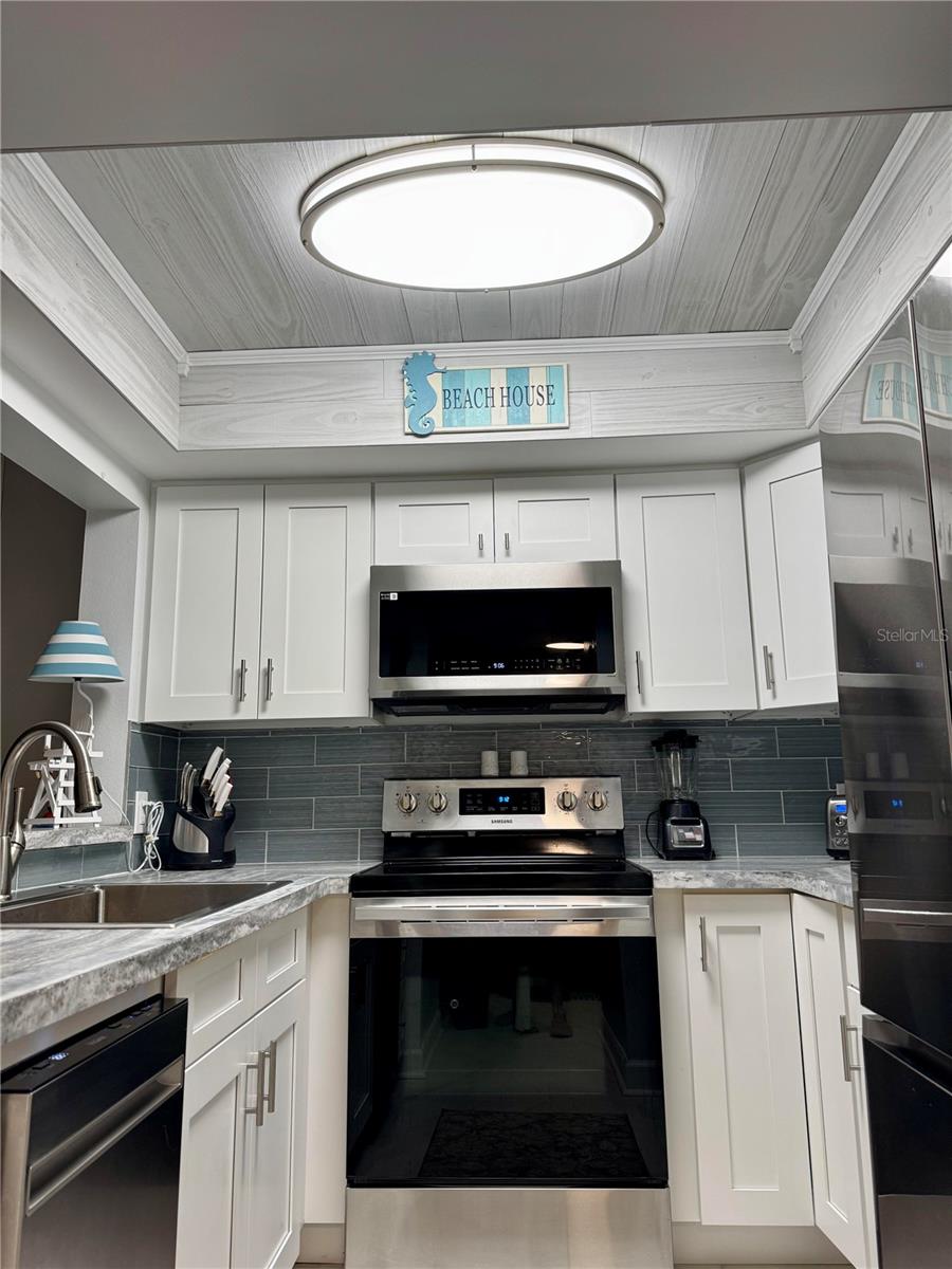 HORIZONS WEST I - Residential