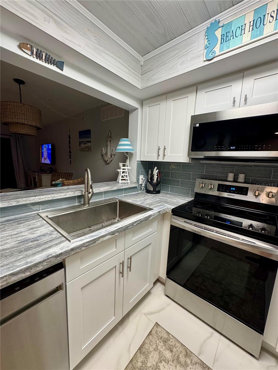 HORIZONS WEST I - Residential