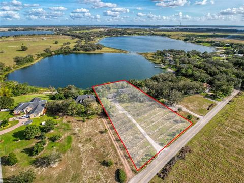 A home in LAKE WALES