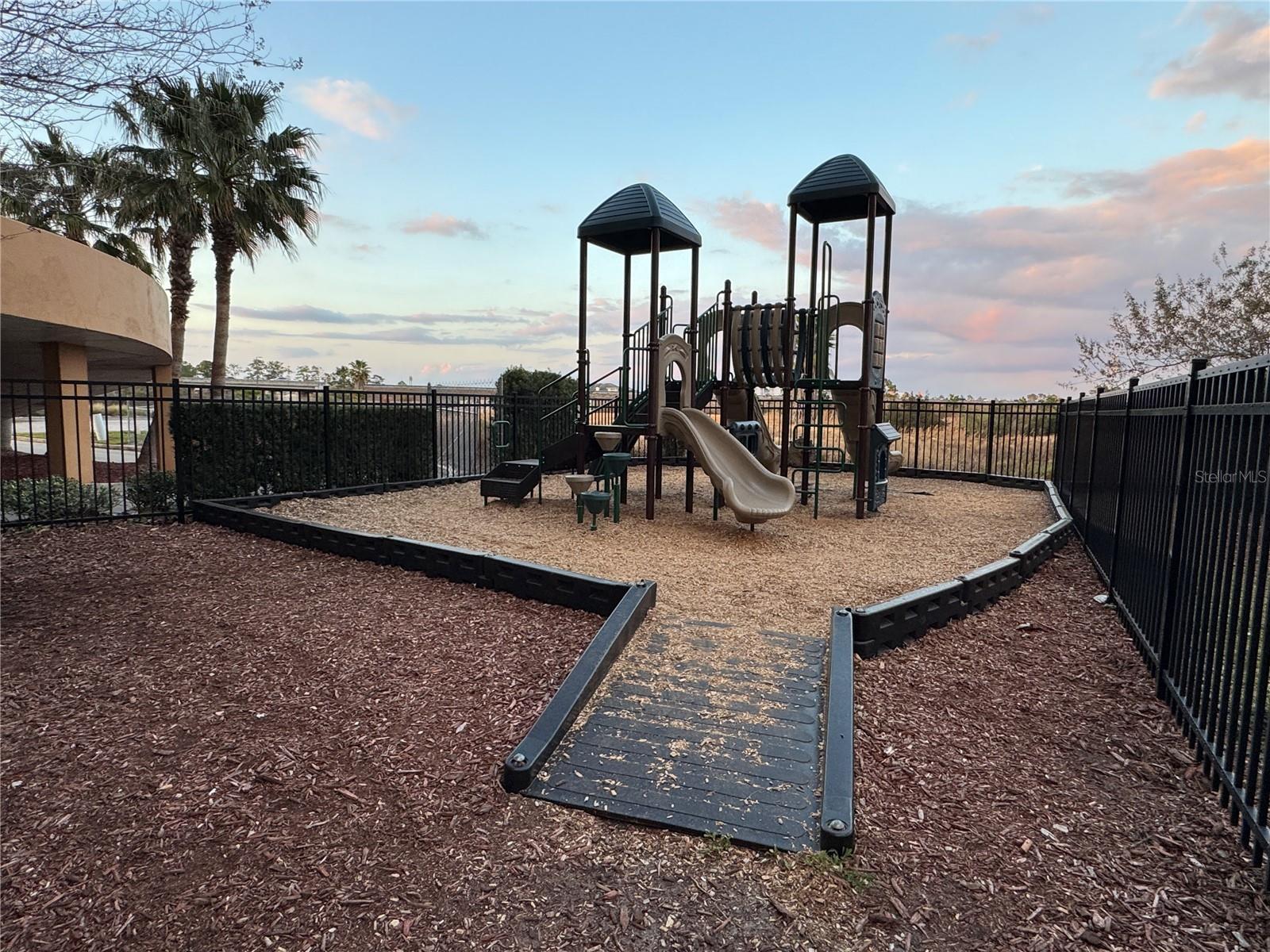 LAKE BUENA VISTA RESORT VLG 4 CONDO - Residential