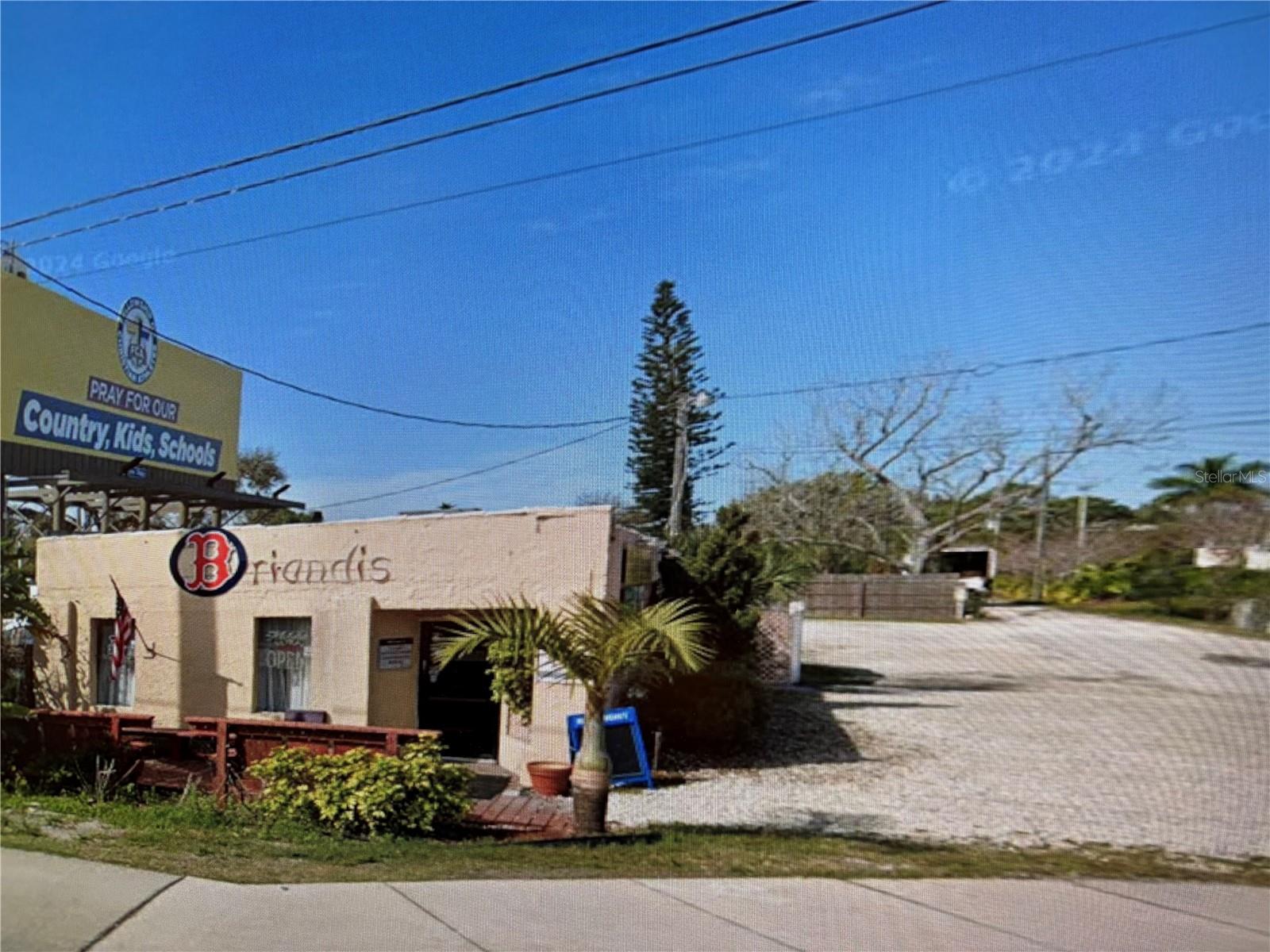 202 TAMIAMI TRAIL S