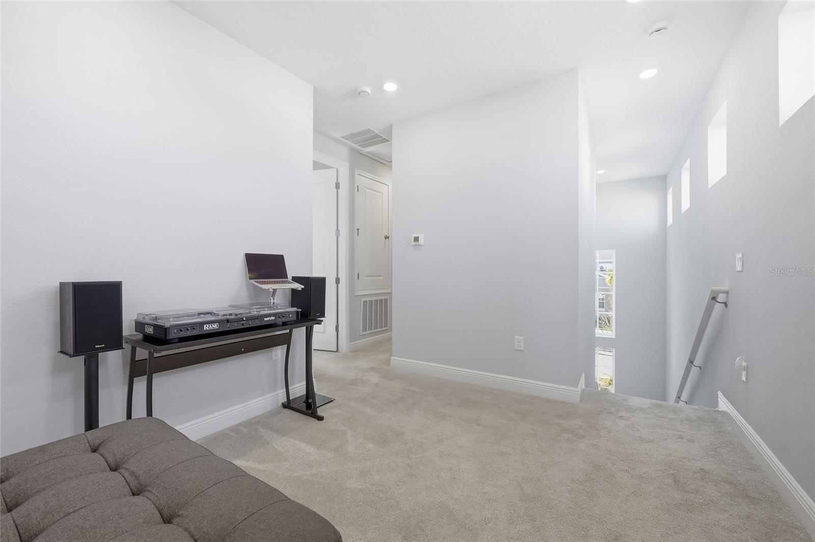 LAUREATE PARK - Residential Lease