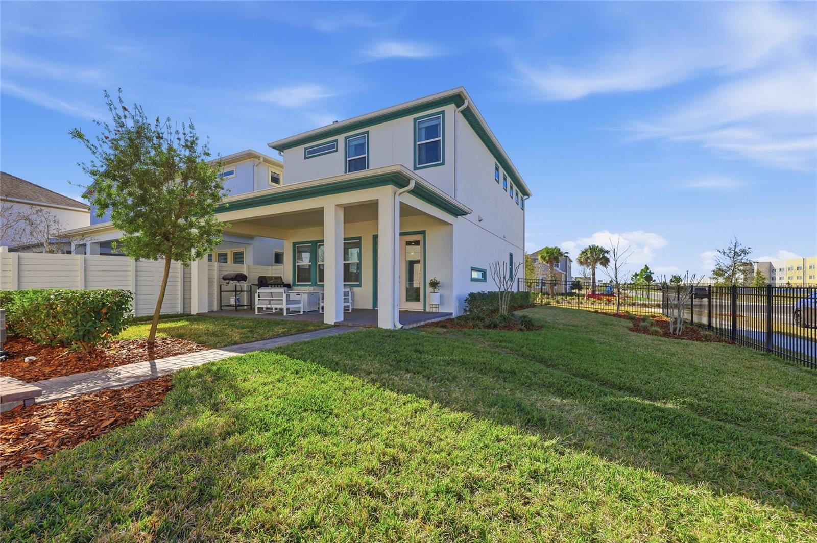 LAUREATE PARK - Residential Lease