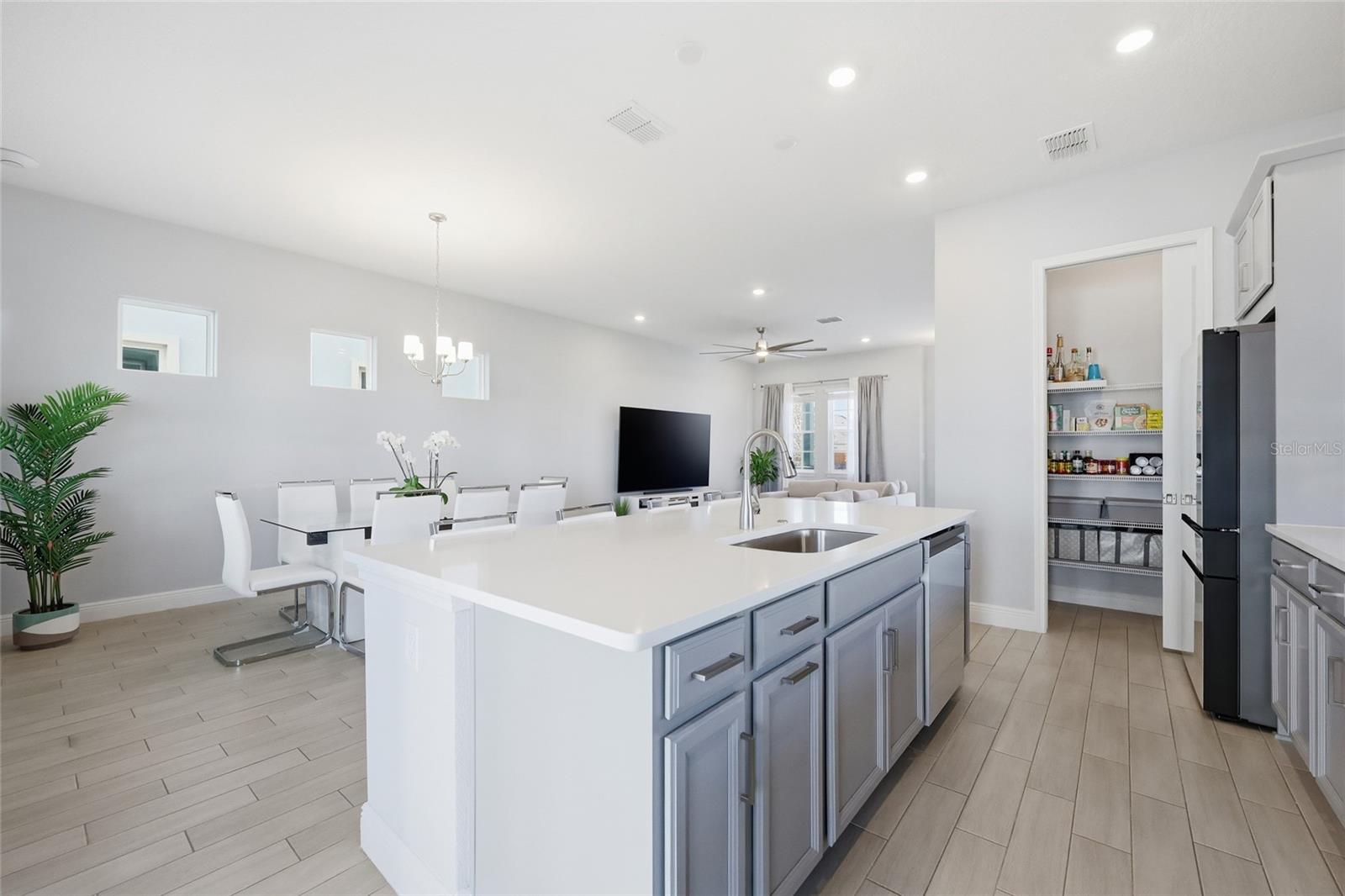 LAUREATE PARK - Residential Lease