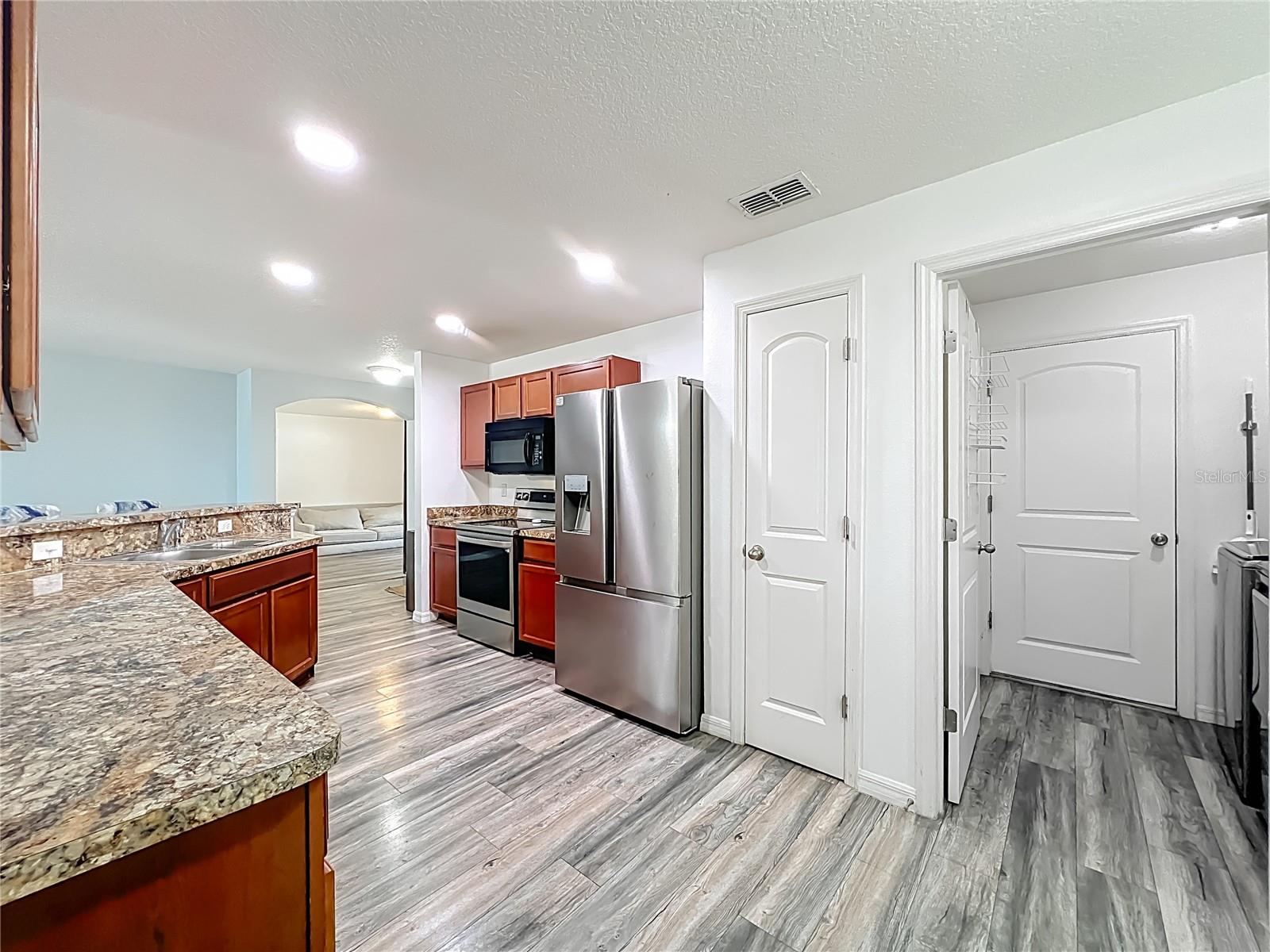 CHELSEA OAKS - Residential