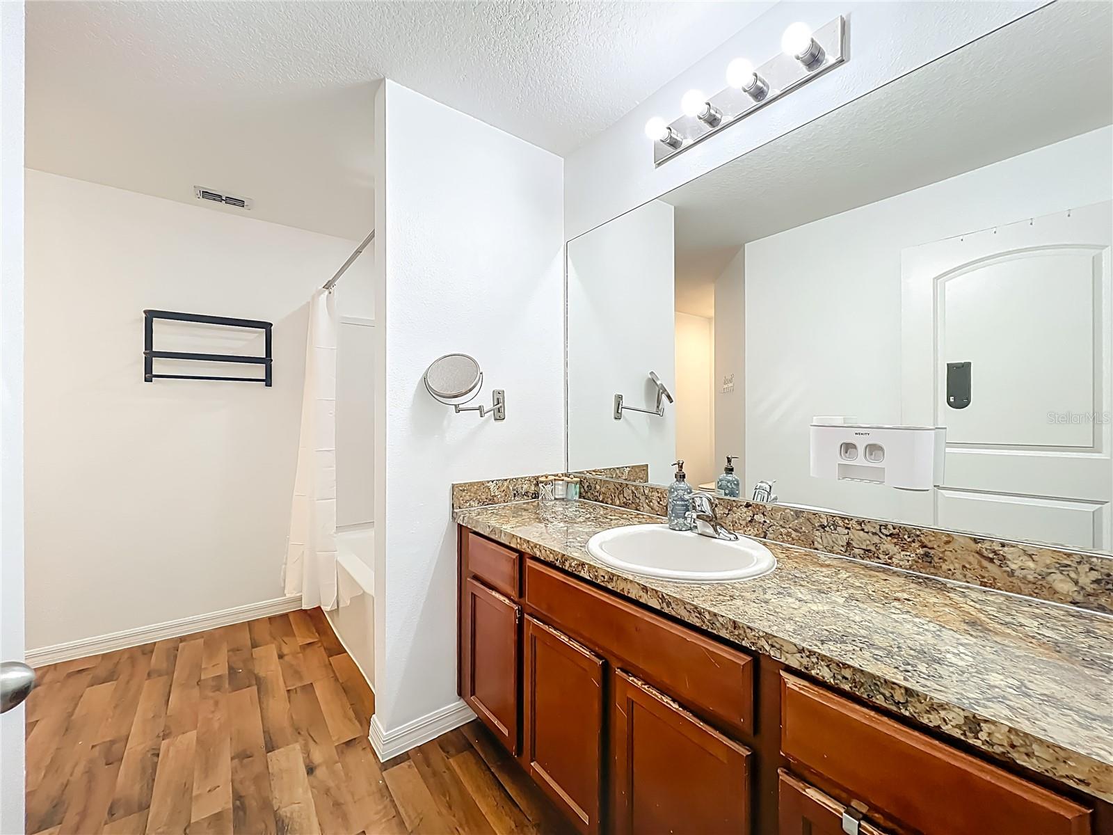 CHELSEA OAKS - Residential