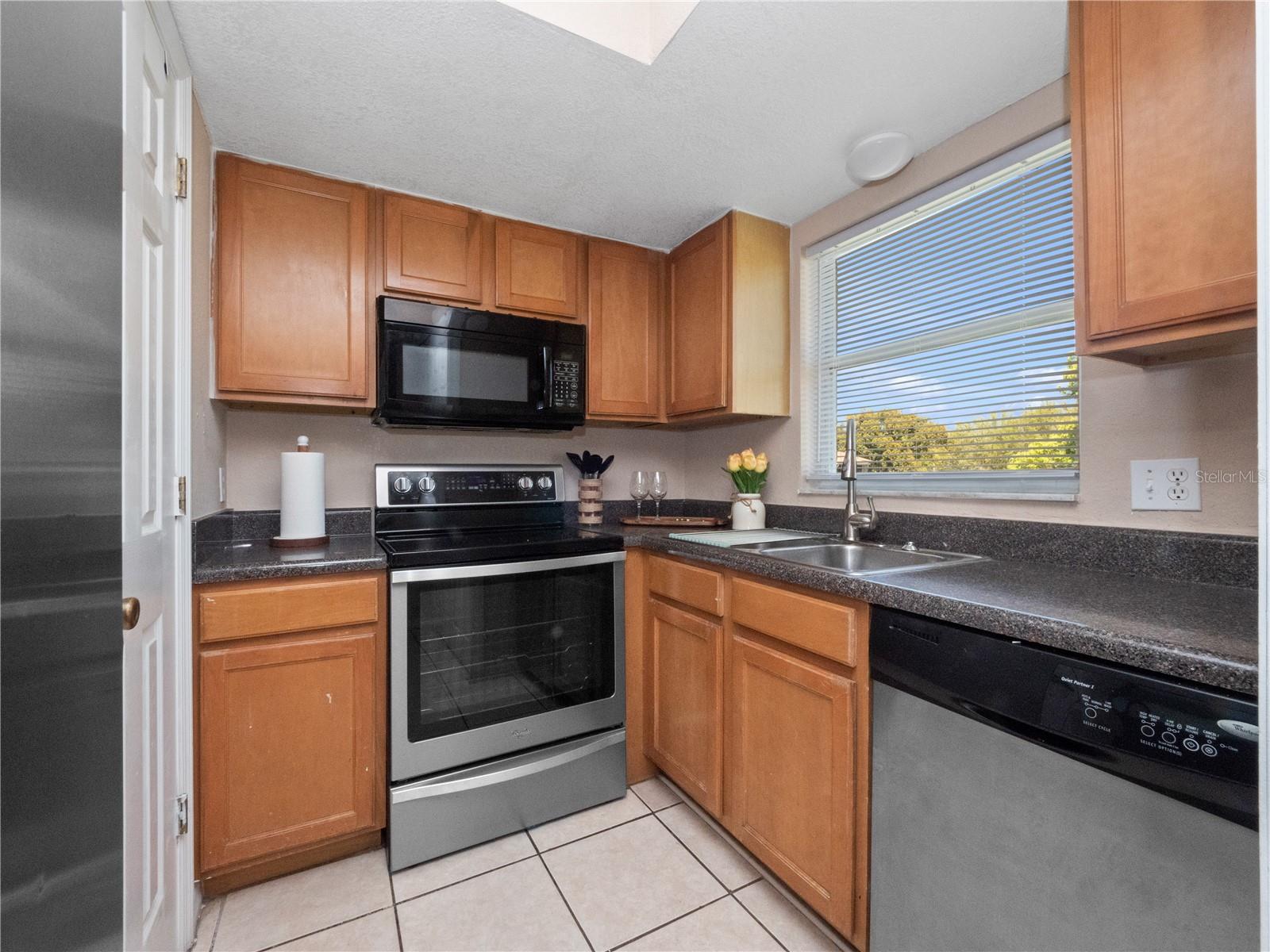 PERHING OAKS - Residential