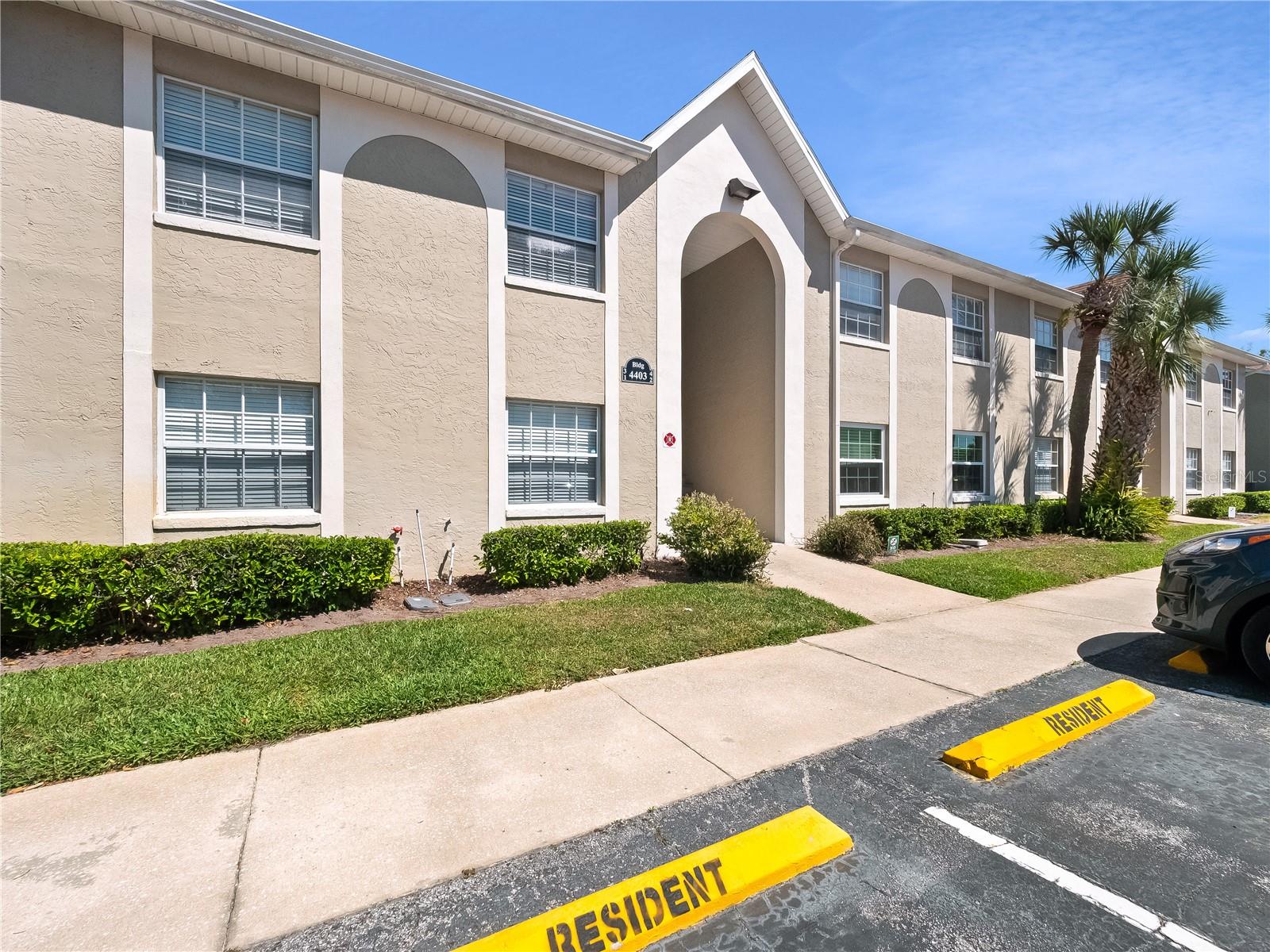 PERHING OAKS - Residential