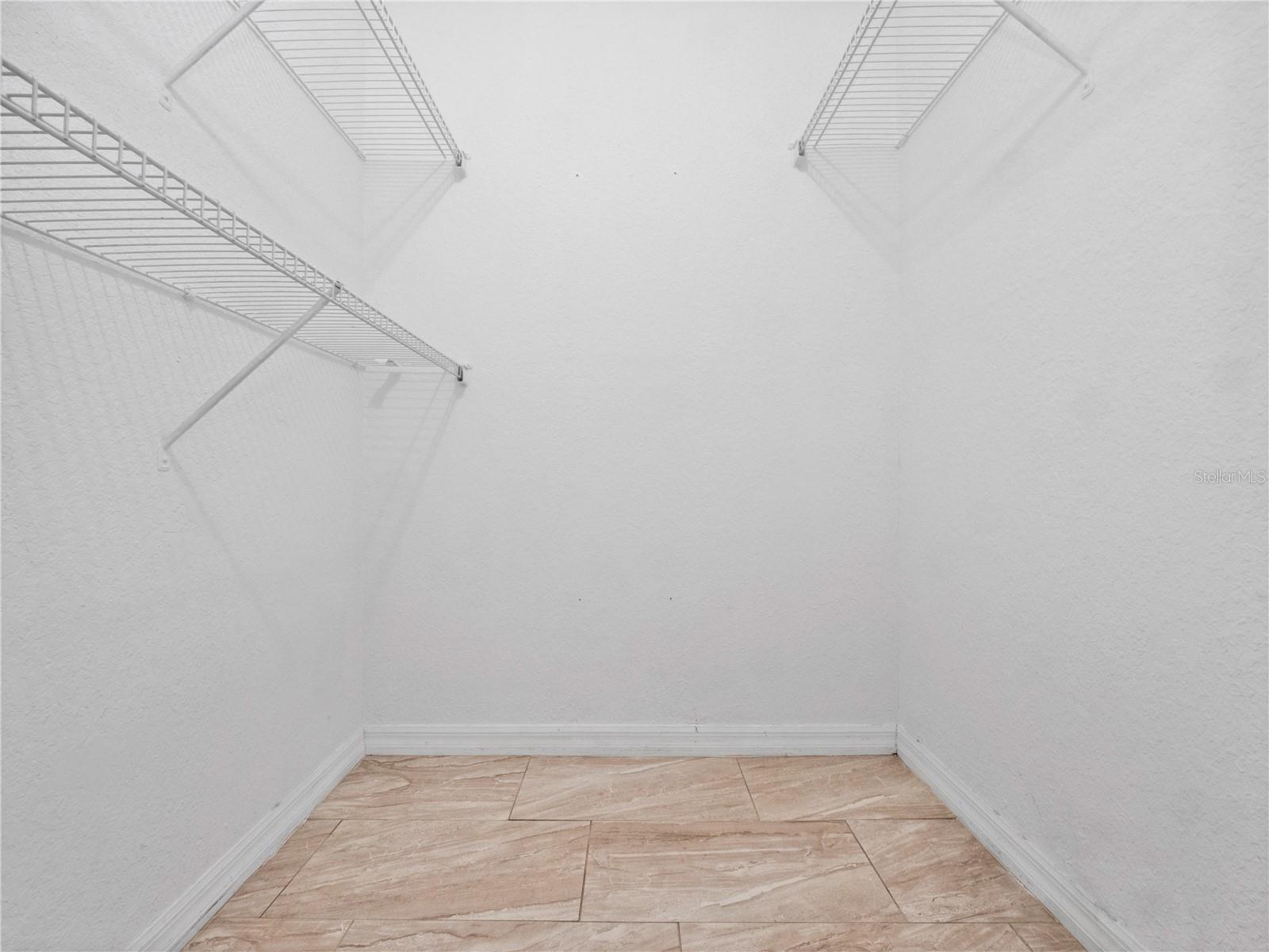 PERHING OAKS - Residential