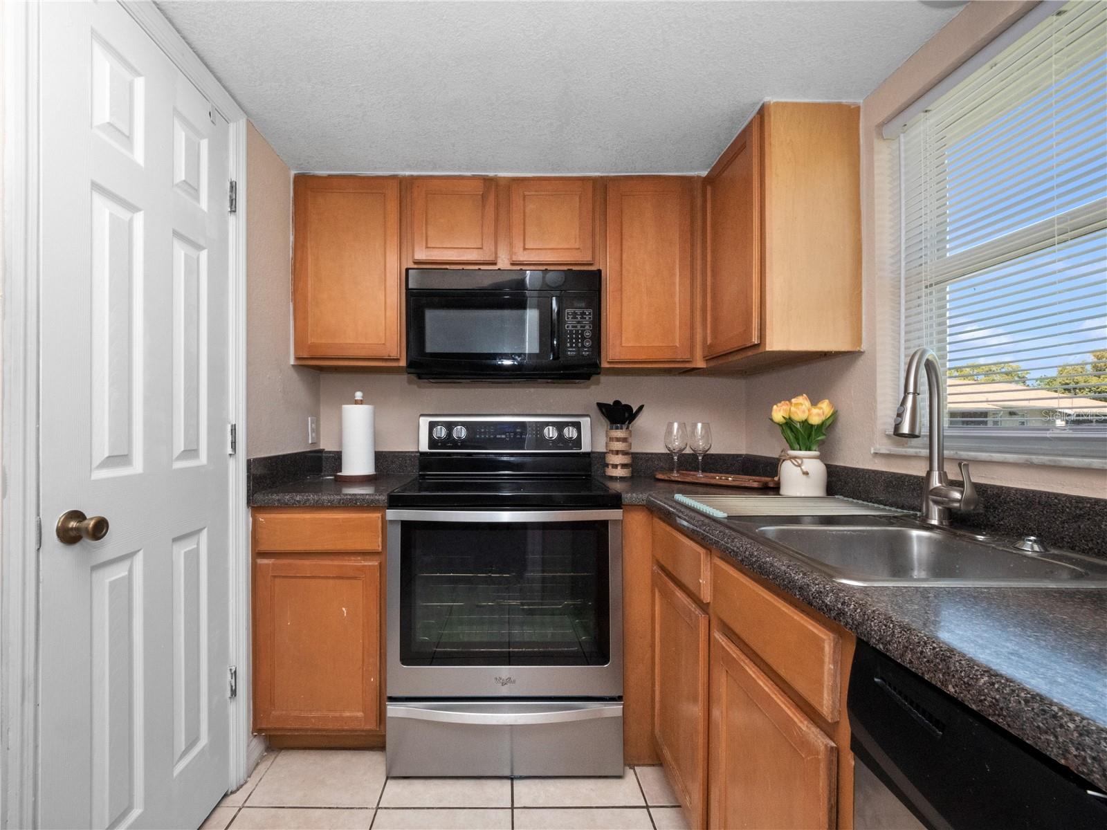 PERHING OAKS - Residential