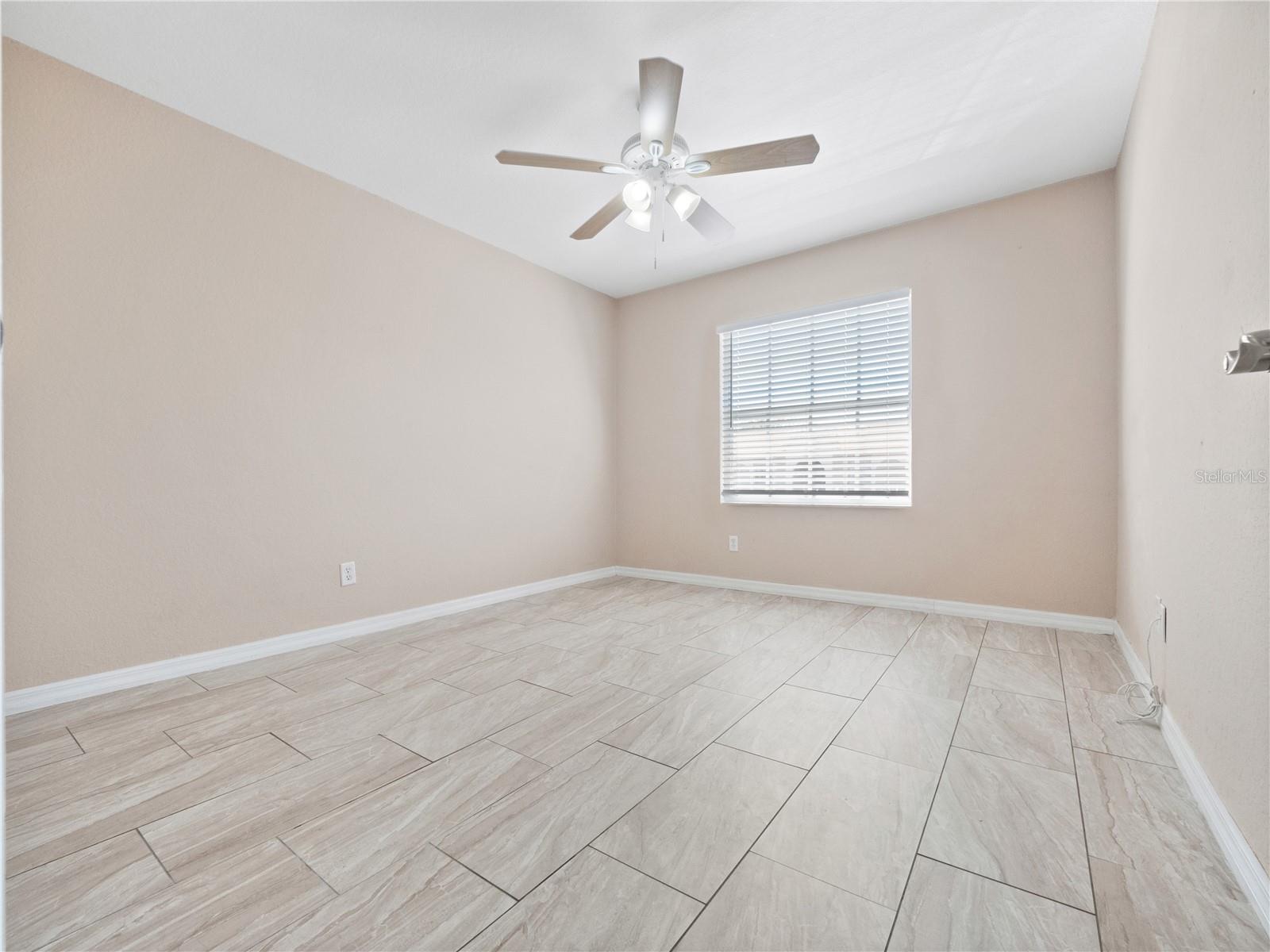 PERHING OAKS - Residential