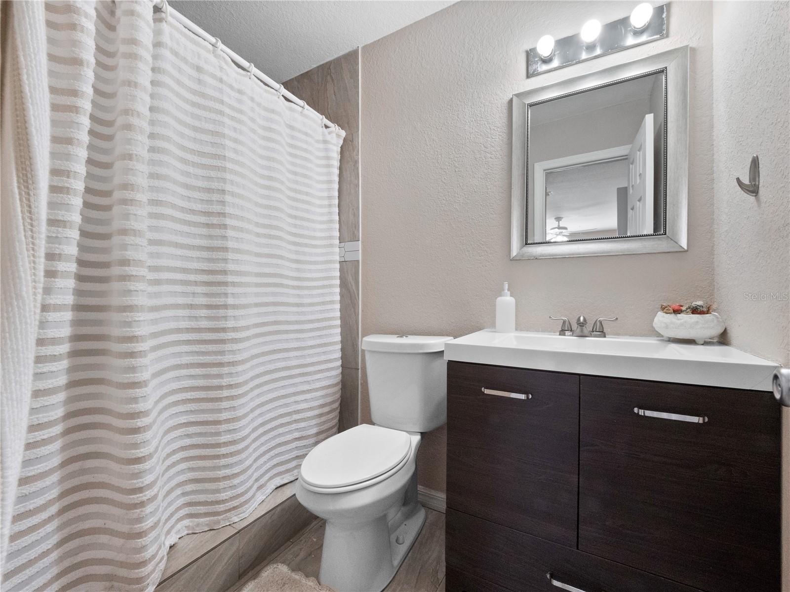 PERHING OAKS - Residential