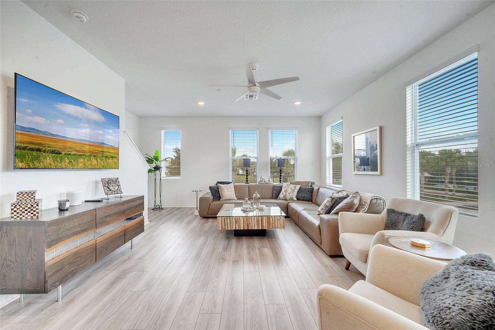 LAUREATE PARK NBRHD CENTER PH 3 - Residential Lease