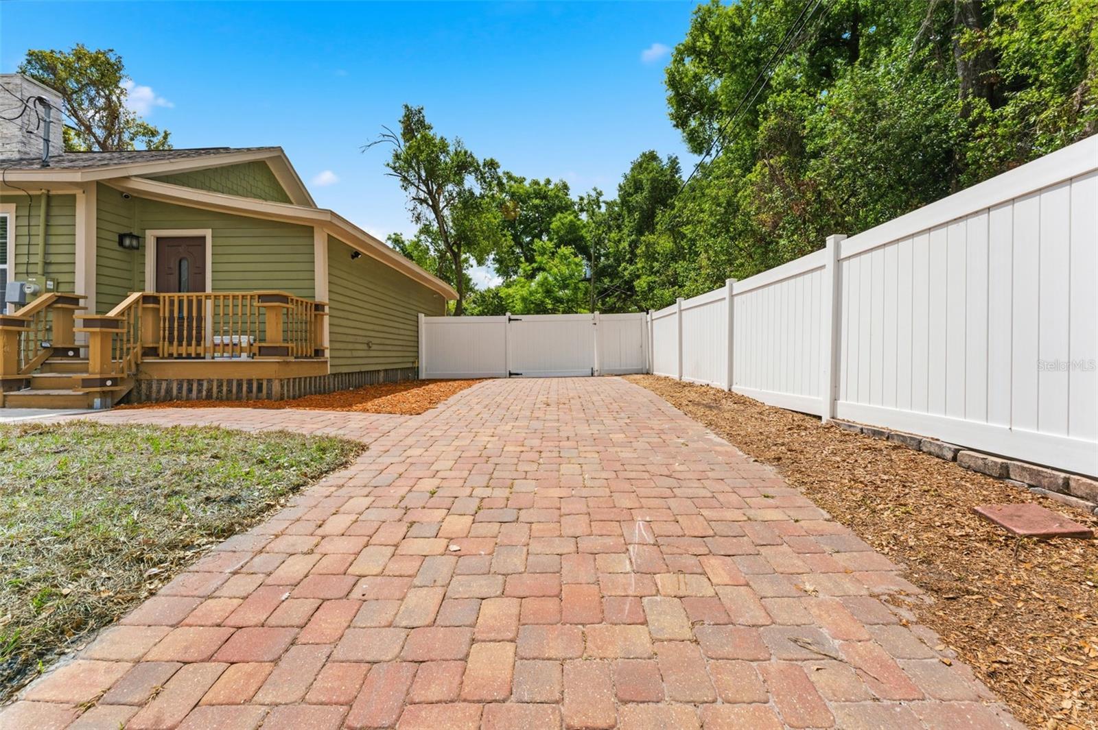 CENTRAL PARK BLKS 13 14 15 16 - Residential