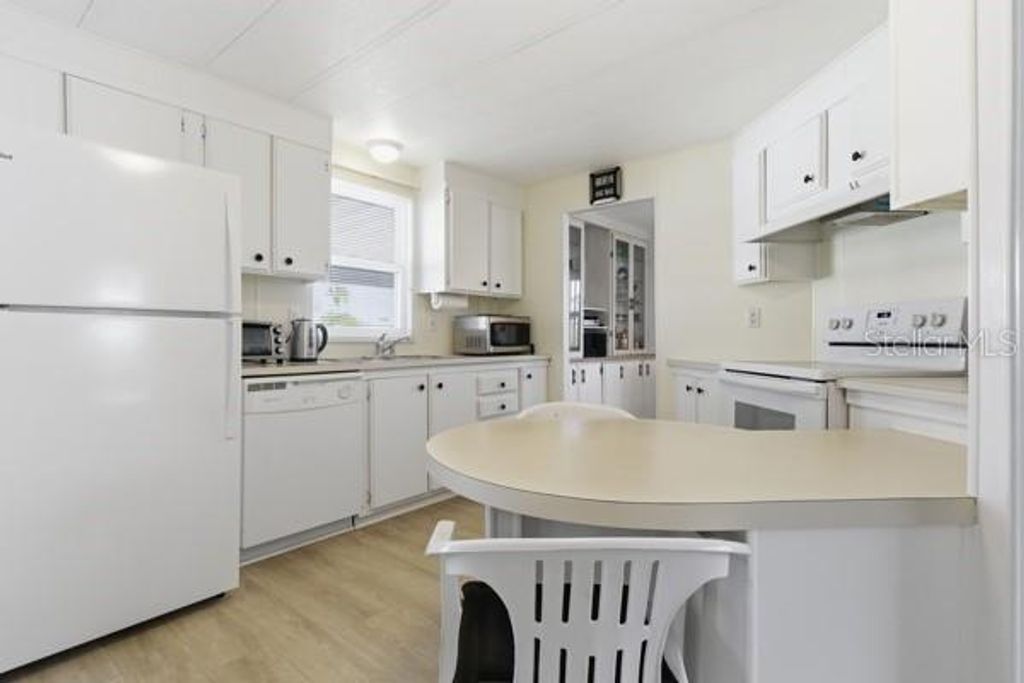 Photo of 499 Longwood Drive, Venice, FL 34285 (MLS # N6142827)