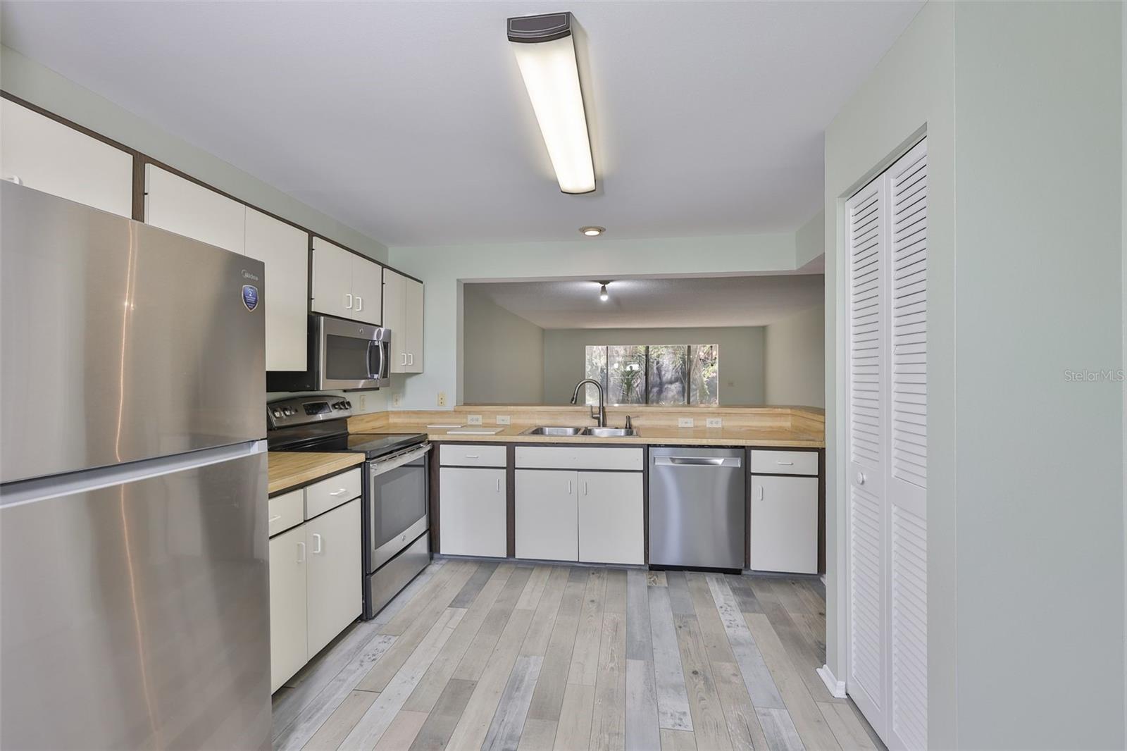 WILDEWOOD SPGS STAGE 6B OF WOODLAWN - Residential