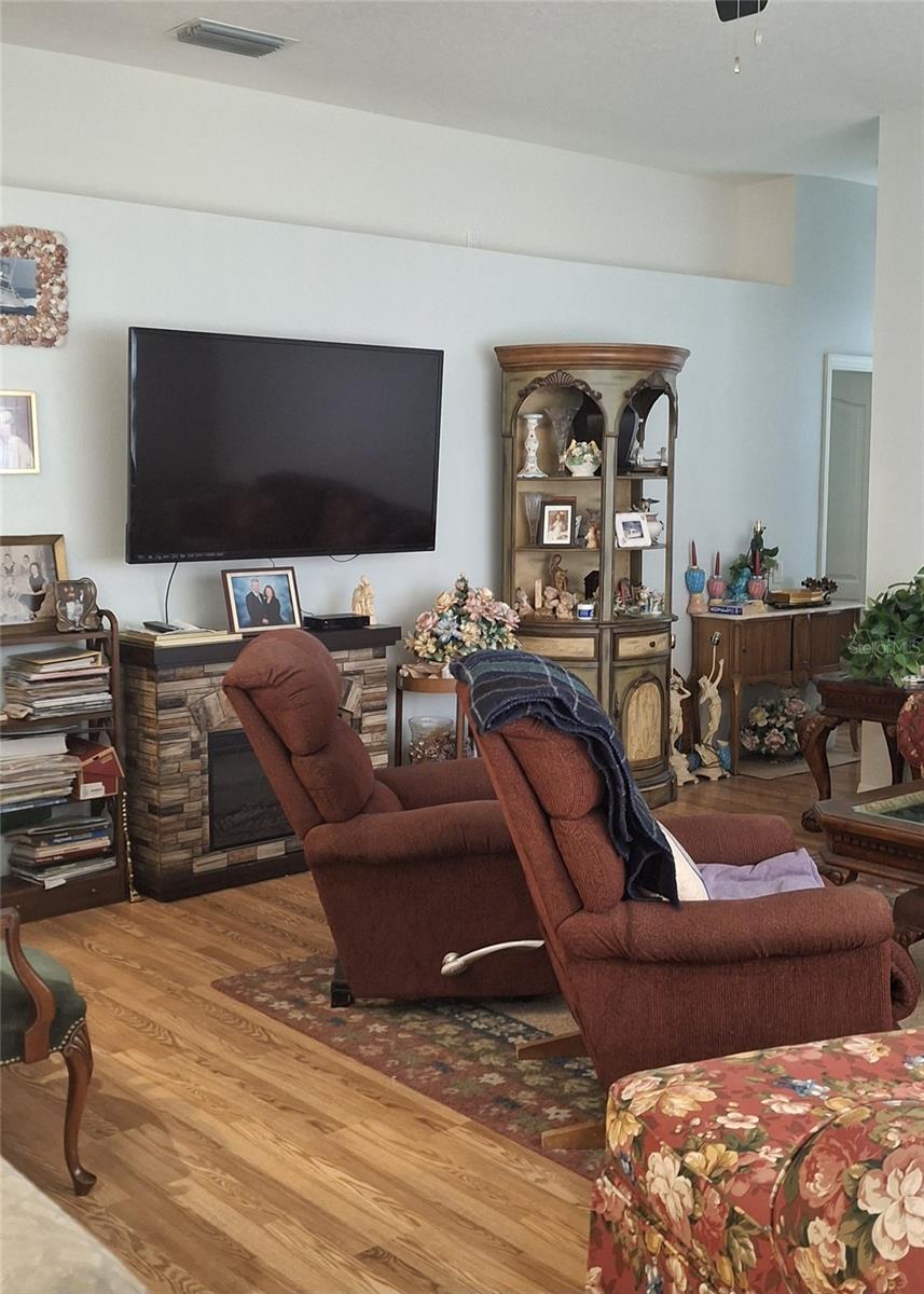 HUNTERS RIDGE - Residential