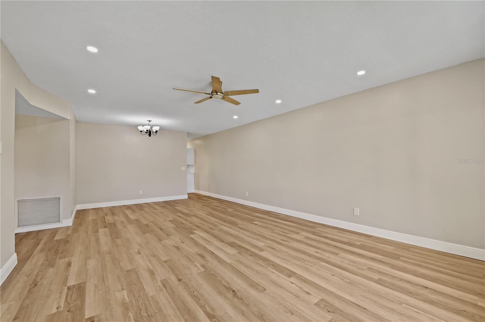 2041 AUSTRALIA WAY W 15