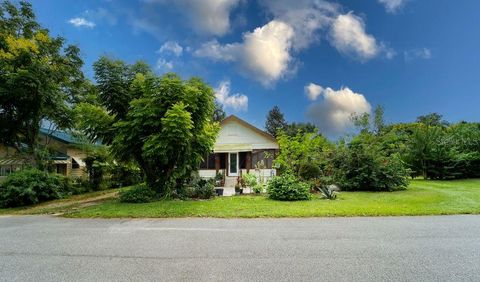 A home in DELAND